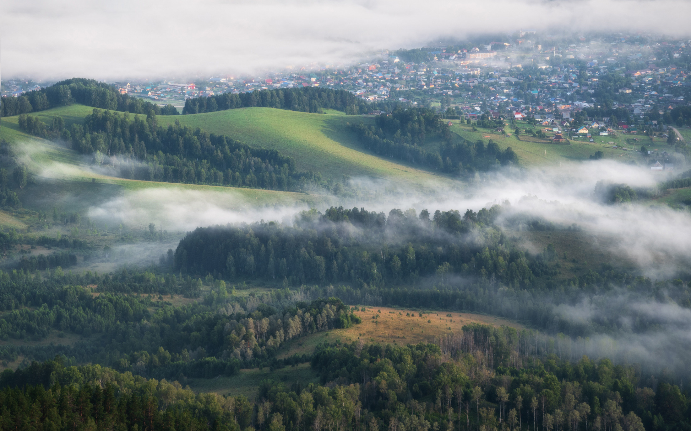 Дыша туманами. Вид на село Турочак. Турочакский район, август 2020