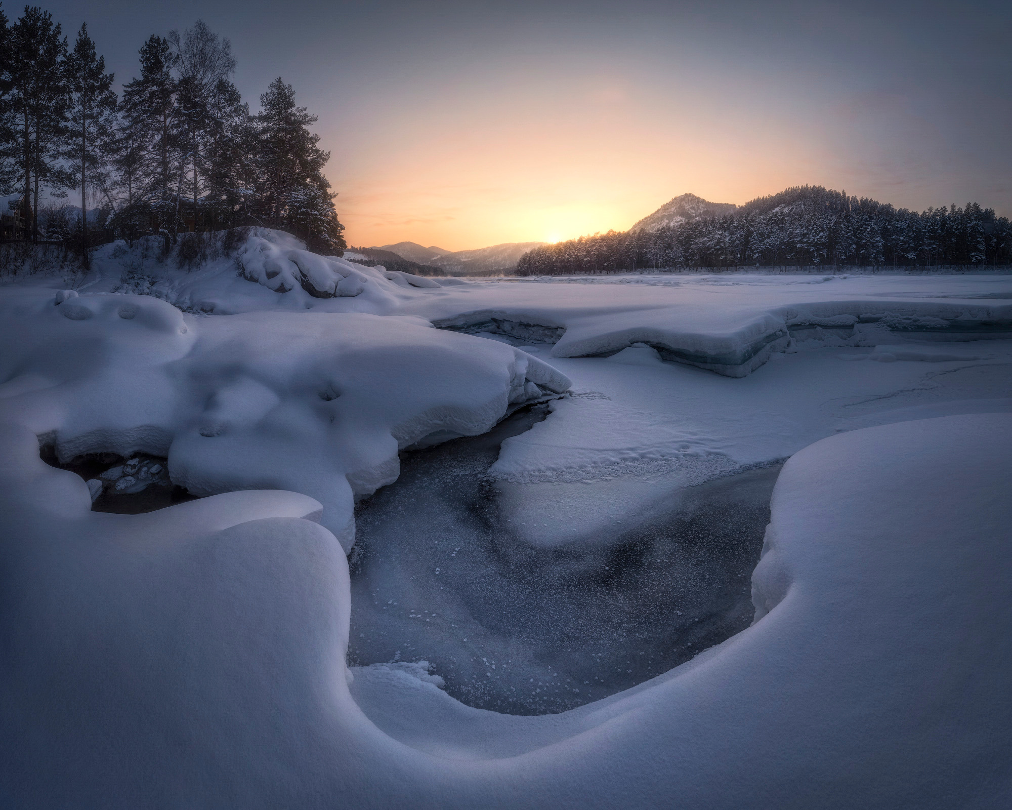 На пороге весны. Предпоследний вечер февраля на берегу Катуни. Выше по течению река уже вовсю вскрывалась. С.Манжерок, Майминский район, февраль 2021 