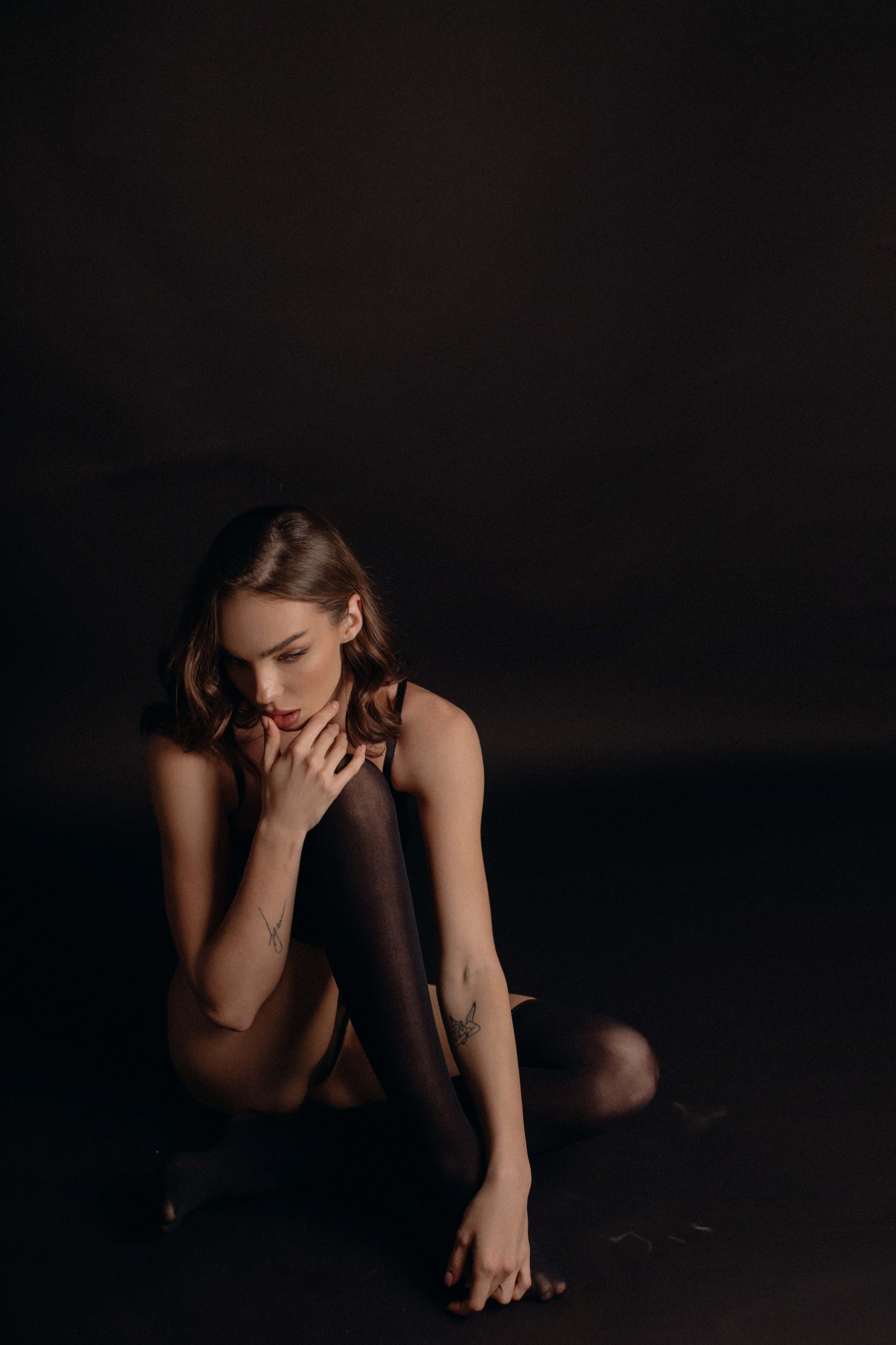 Ангелина. Белье и черный фон. Фотограф в Москве Ольга Сатони