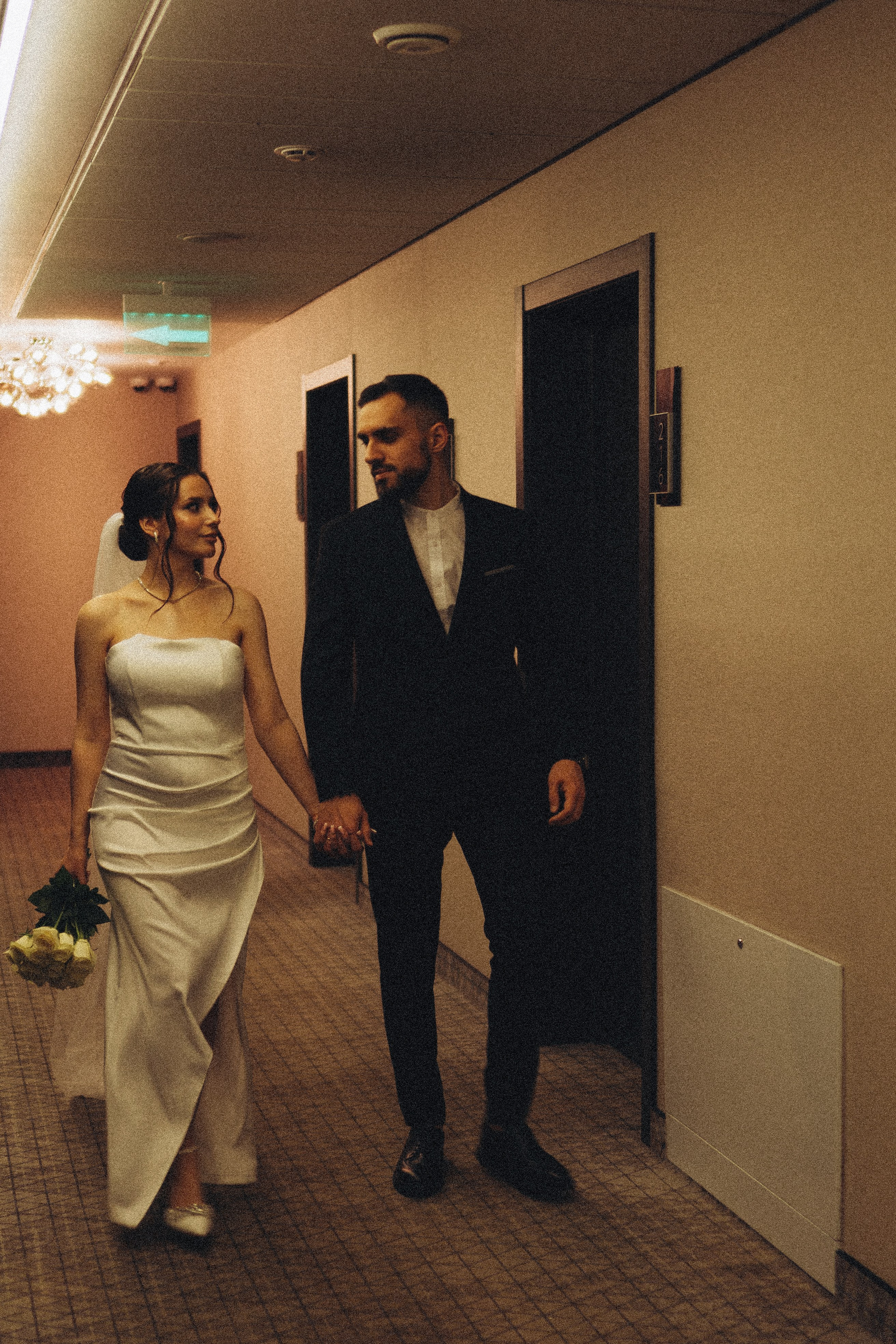 СВАДЕБНАЯ СЬЕМКА СБОРОВ ЖЕНИХА И НЕВЕСТЫ В ОТЕЛЕ И ТАКЖЕ ФОТОСЕССИИЯ В ОТЕЛЕЕ МЕГАПОЛИС БРЯНСК. Профессиональный фотограф, Санкт-Петербург — Виктория Богомолова