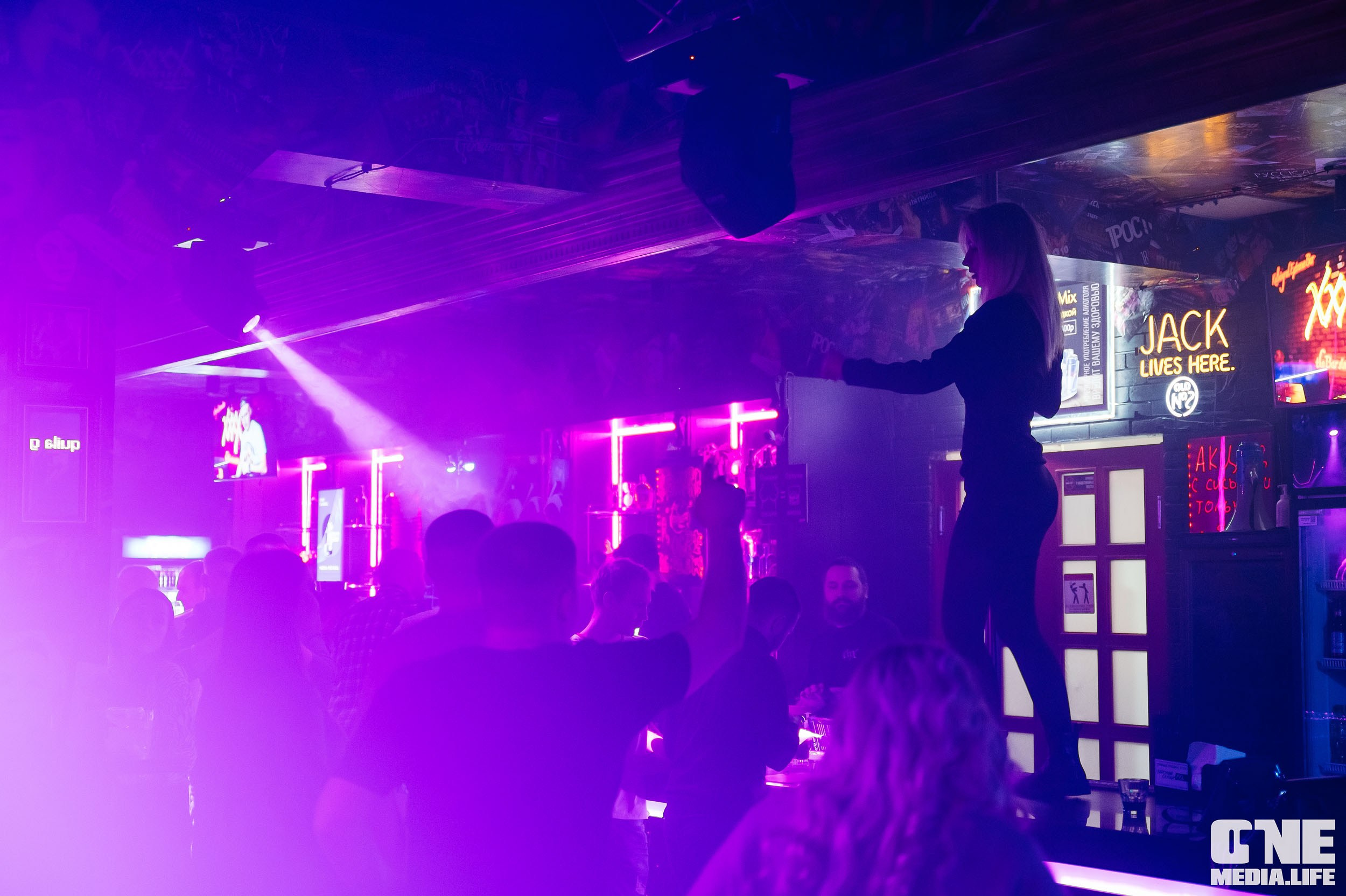 Пятничная туса в XxxX. One Media Life: фоторепортажи, фотоотчеты с мероприятий и заведений