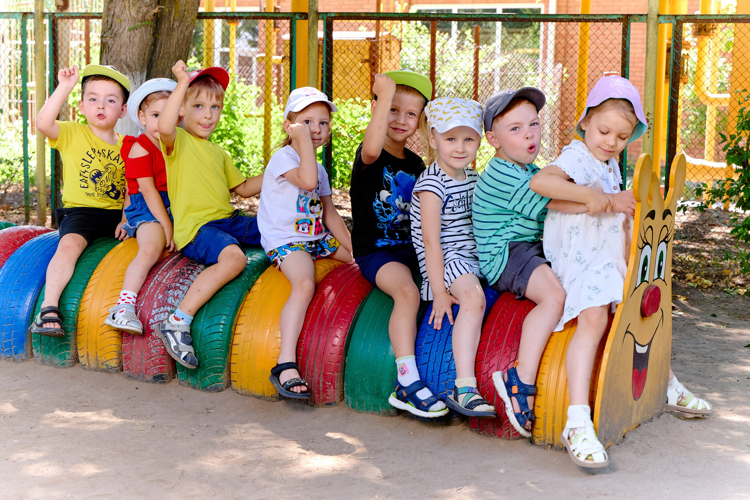 Пример летней съёмки в детском саду № 92 младшая группа Ромашки. Фотограф Выпускные альбомы Таганрог Сергей Коробченко