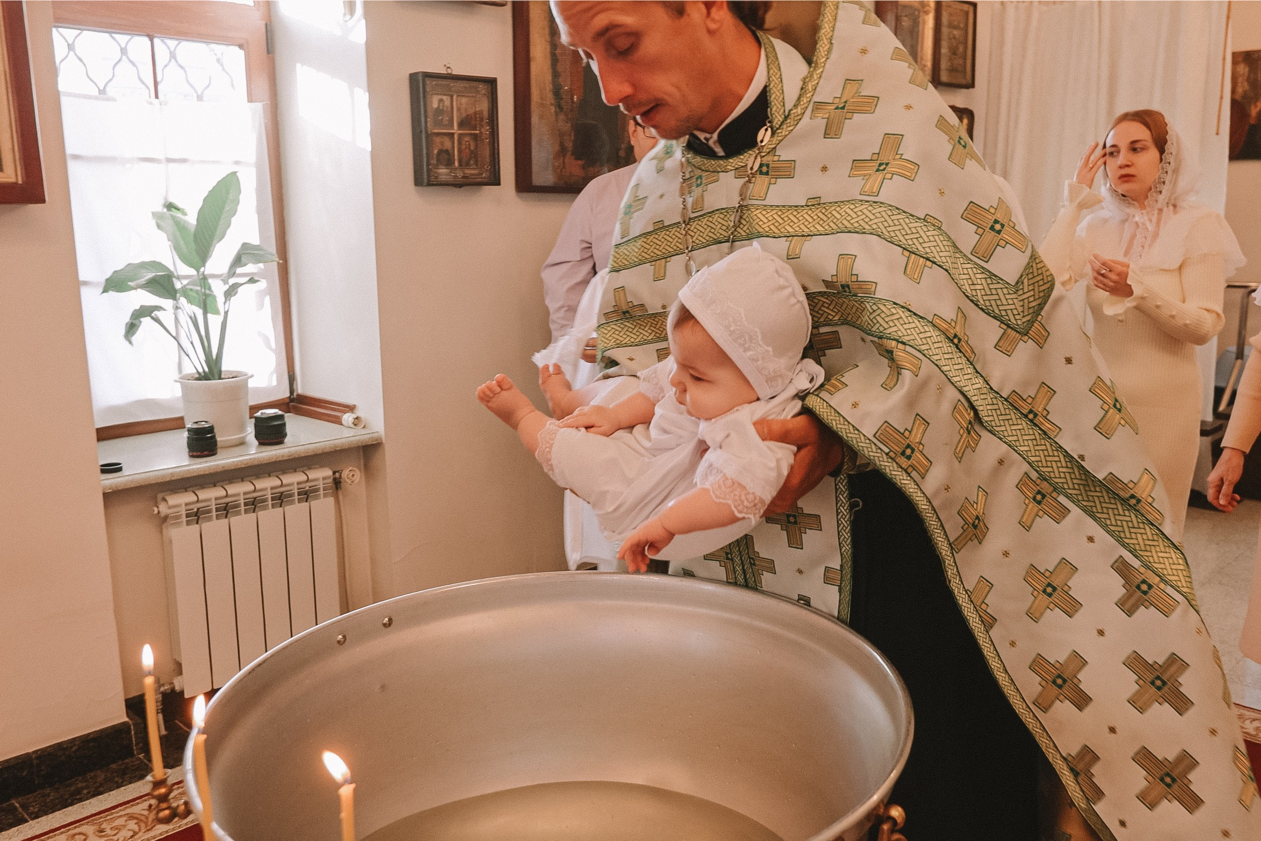 Крещение круглая церковь. Семейный фотограф Тюмень, фотограф на роды Салмина Мария