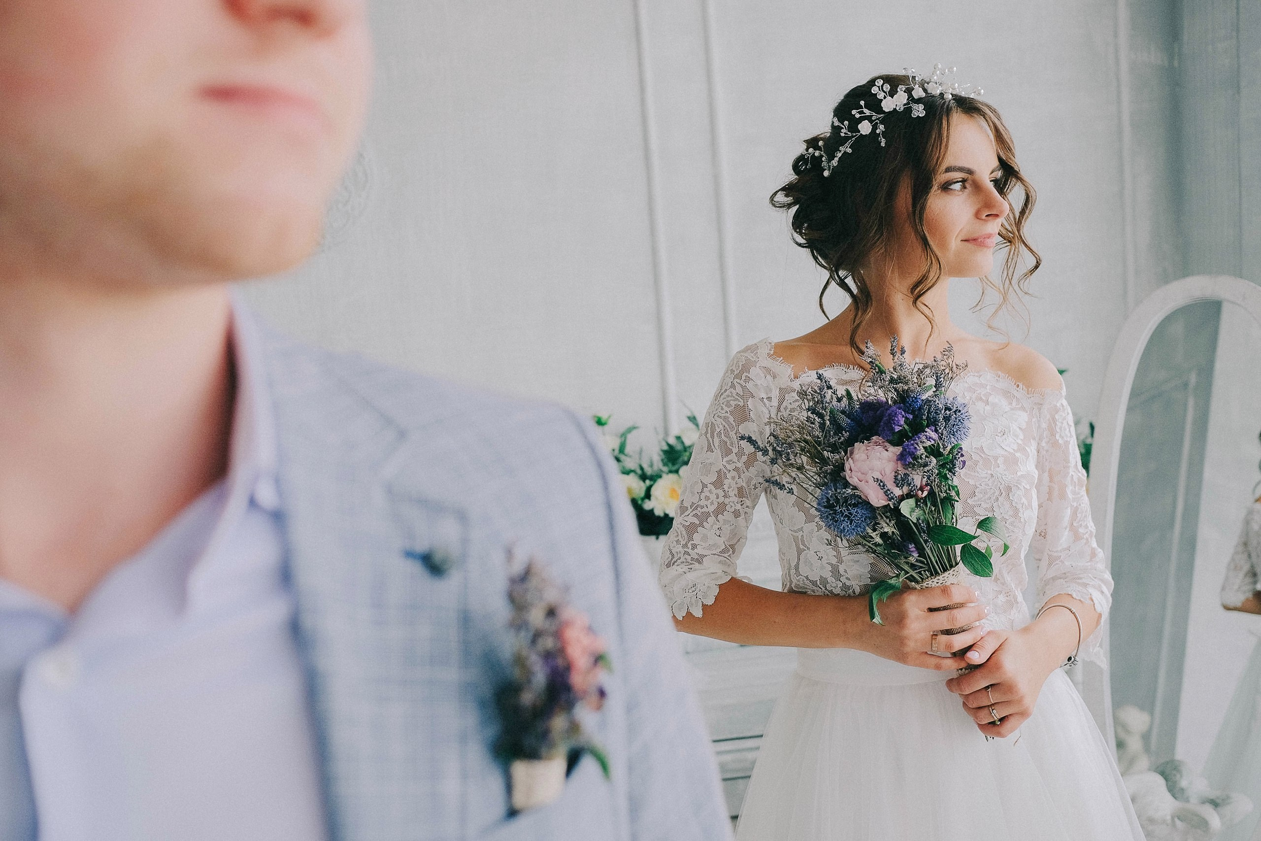 Портрет пары с размытием, свадебное фото НСК