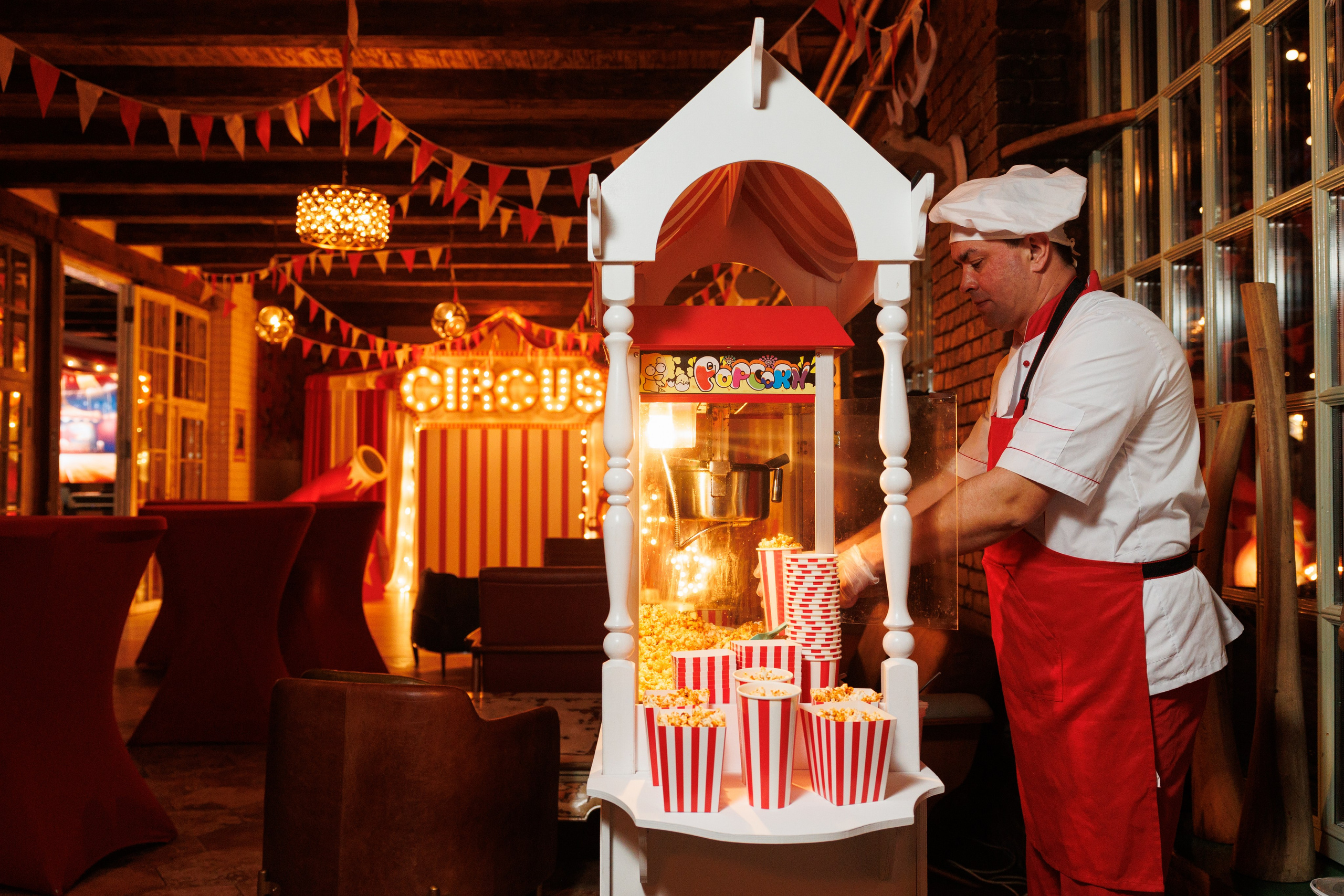 Корпоратив в стиле «Цирк». Репортажный фотограф Ольга Кочетова в Москве