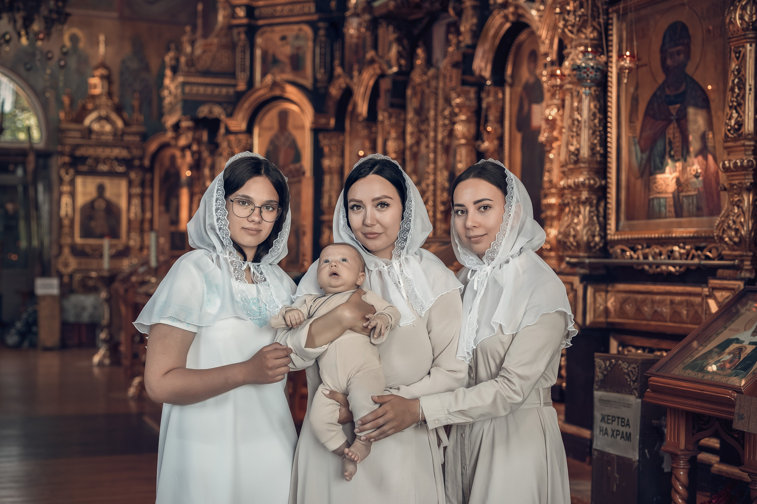 Таинства Крещения и Венчания в Старом Осколе. Фотостудия для новорожденных в Старом Осколе Гильфановых Юрия и Ольги