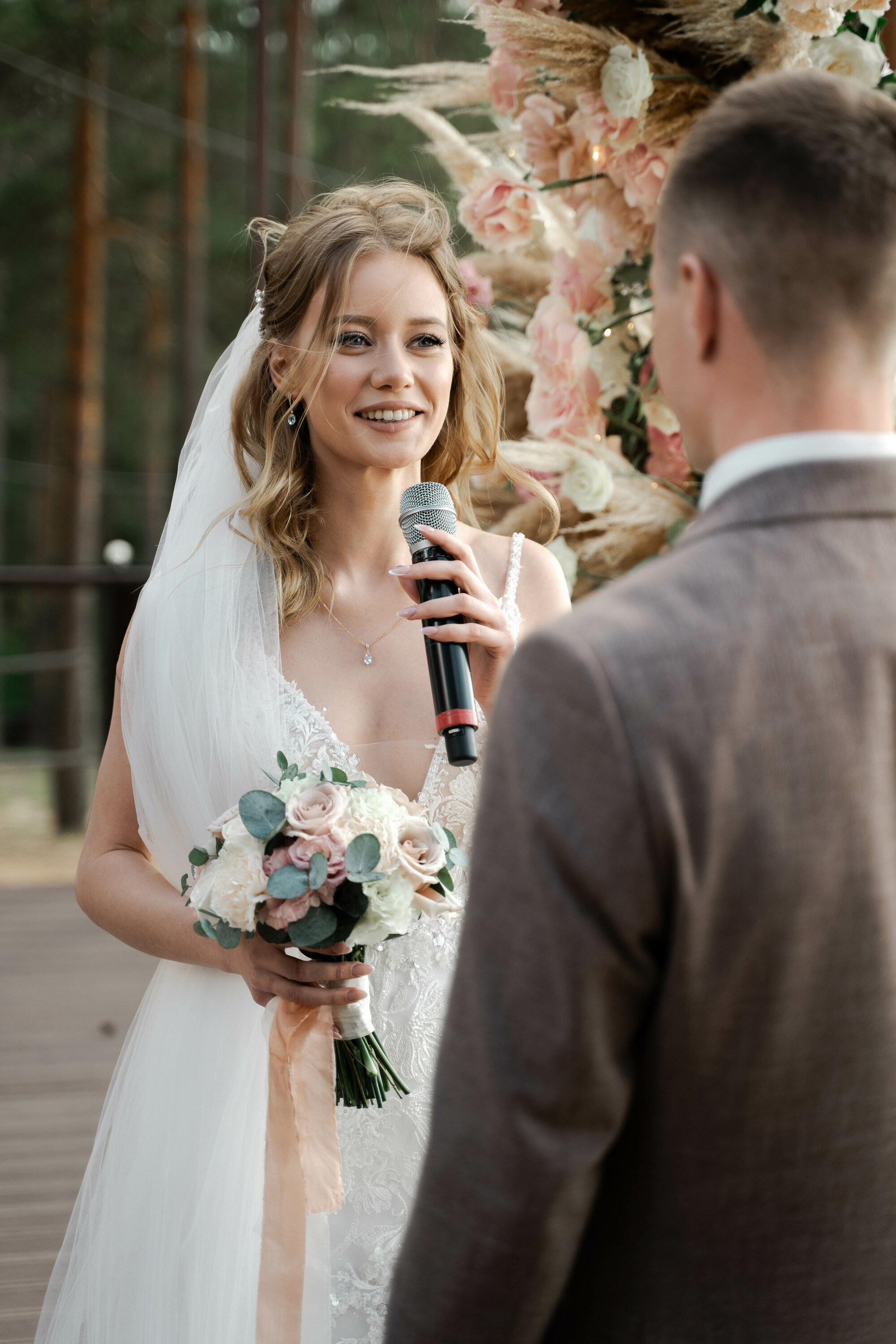 Свадьба в Лесной Рапсодии на берегу озера. Свадебный фотограф в Санкт-Петербурге и Москве Андрей Нестеров