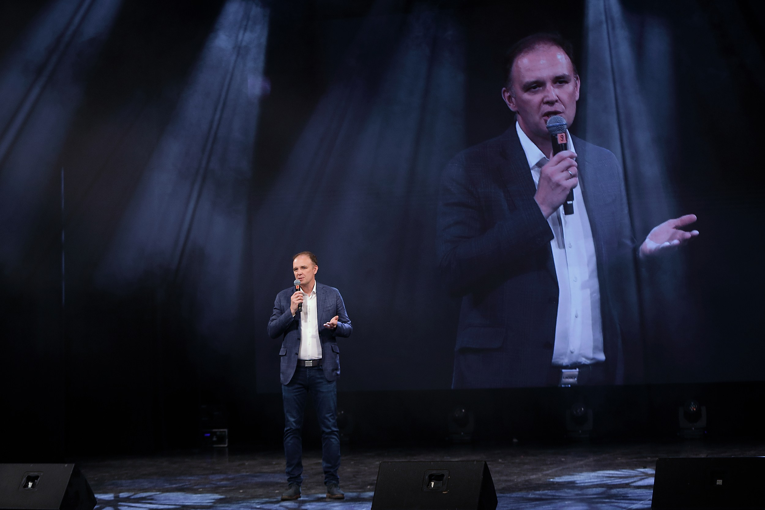 Выпускной Гимназия № 9 ДК УРАЛ. Свадебный и семейный фотограф и видеограф в Екатеринбурге Полянские Тимур и Анастасия