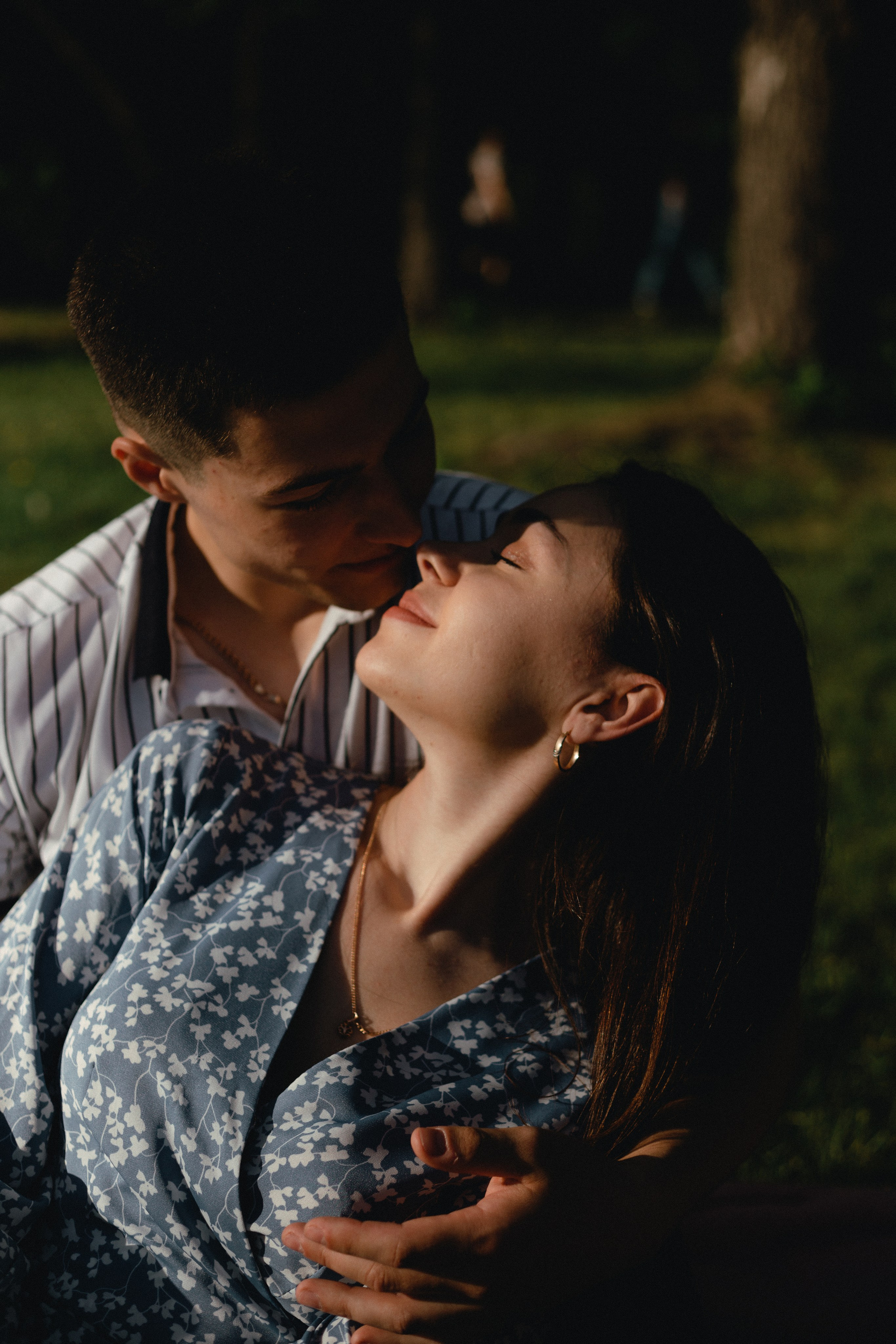 Поцелуй сирени. Свадебный и портретный фотограф в Новосибирске Любовь Исакова