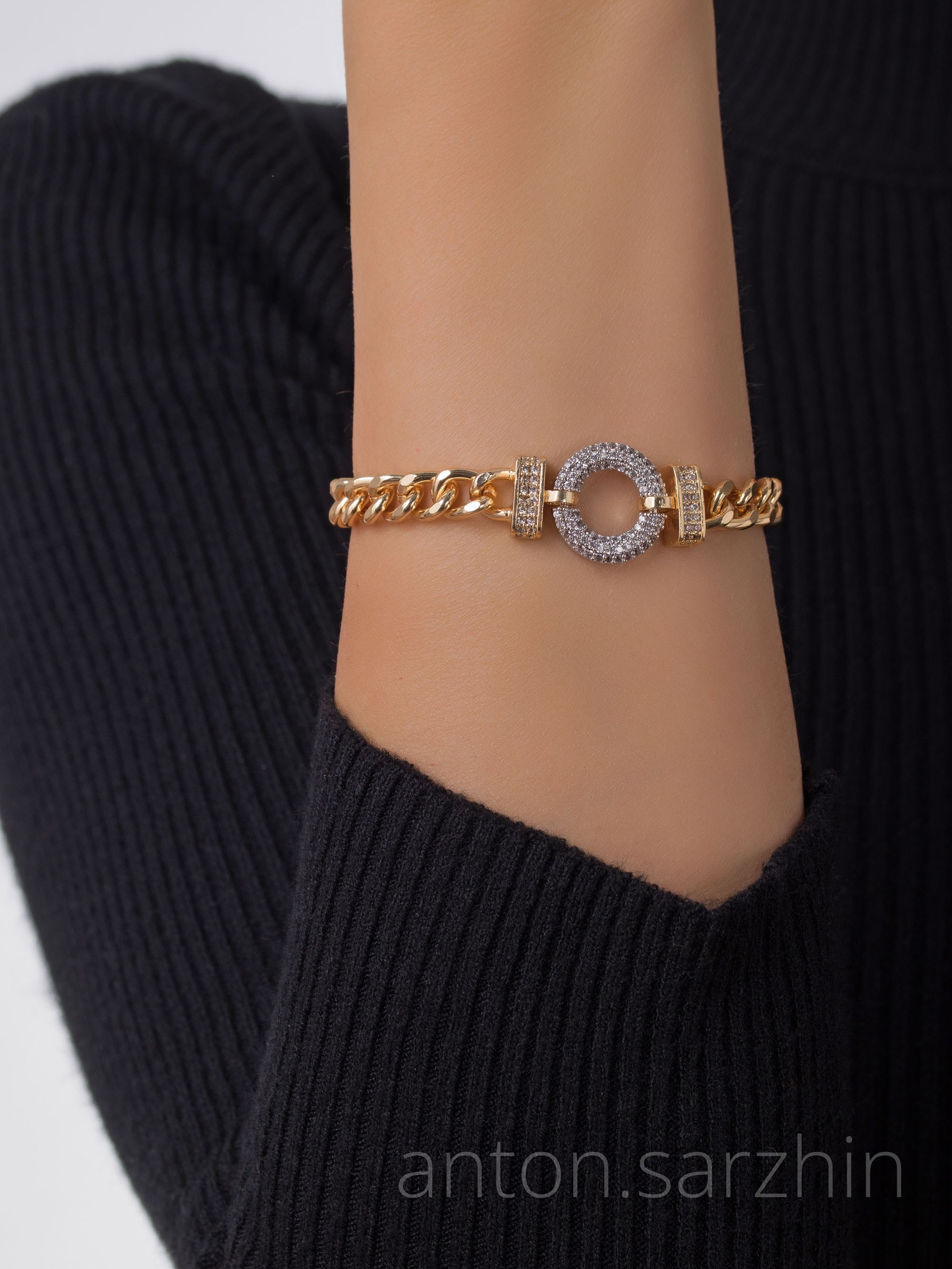 Предметные фотографии ювелирных изделий, украшений и бижутерии. Предметная фотосъемка в Москве предметный фотограф Саржин Антон