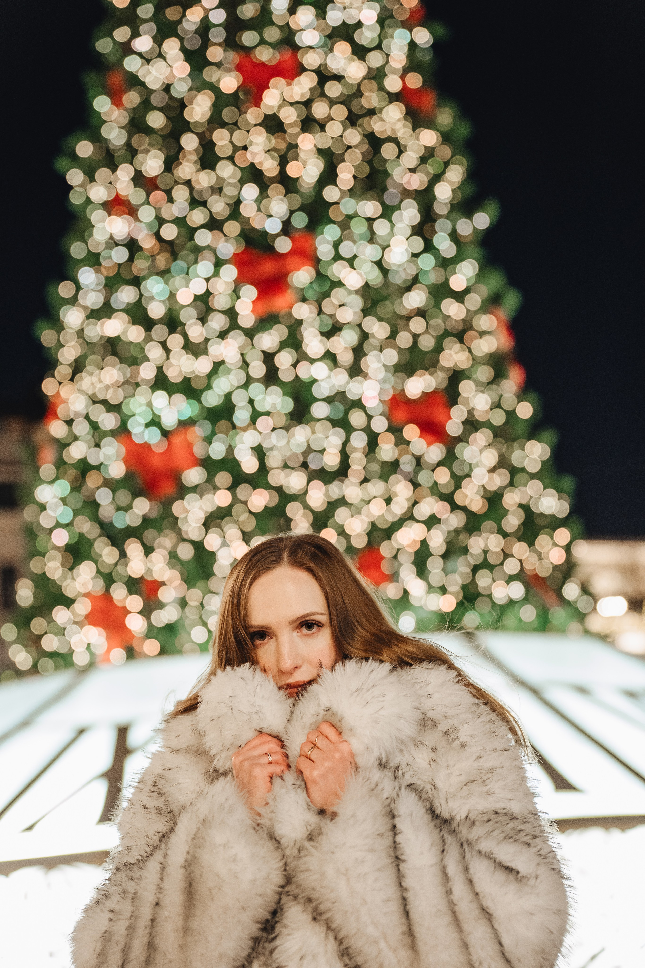 ПРОГУЛКА НА МАНЕЖНОЙ ПЛОЩАДИ ДЛЯ ДЕВУШКИ ПЕРЕД НОВЫМ ГОДОМ (НОВОГОДНЯЯ ФОТОСЕССИИЯ НА МАНЕЖНОЙ ПЛОЩАДИ). Профессиональный фотограф, Санкт-Петербург — Виктория Богомолова