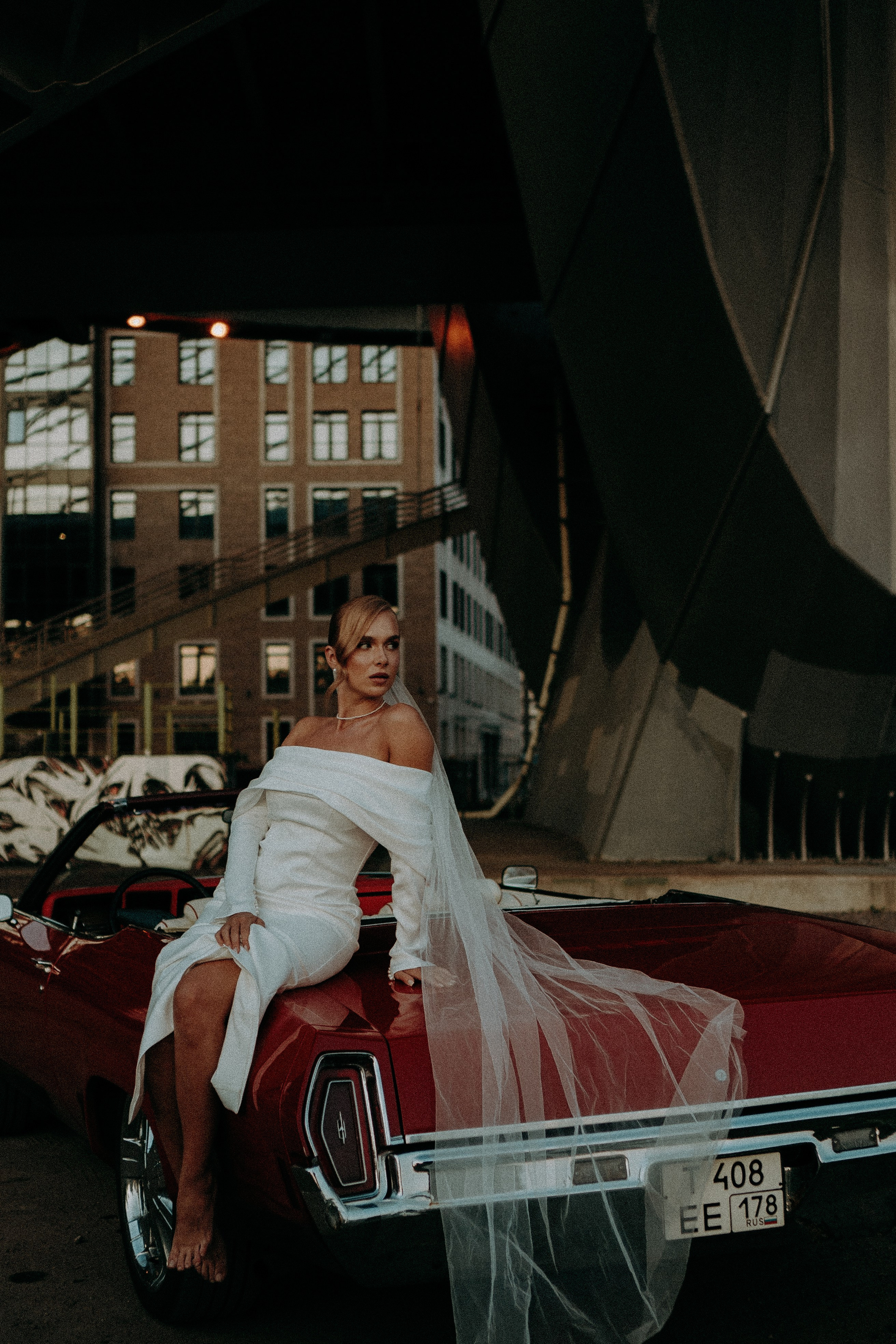 СВАДЕБНАЯ СЬЕМКА ВОЗЛЕ МСОТА БЕТАНКУРА НА КАБРИОЛЕТЕ. Профессиональный фотограф, Санкт-Петербург — Виктория Богомолова