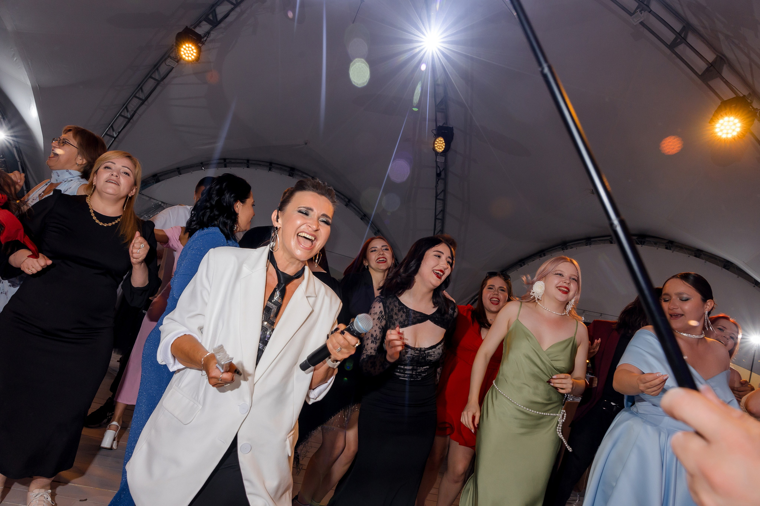 ВЫПУСКНОЙ White Place — Гимназия 52. Свадебный и семейный фотограф Динар Гильмутдинов