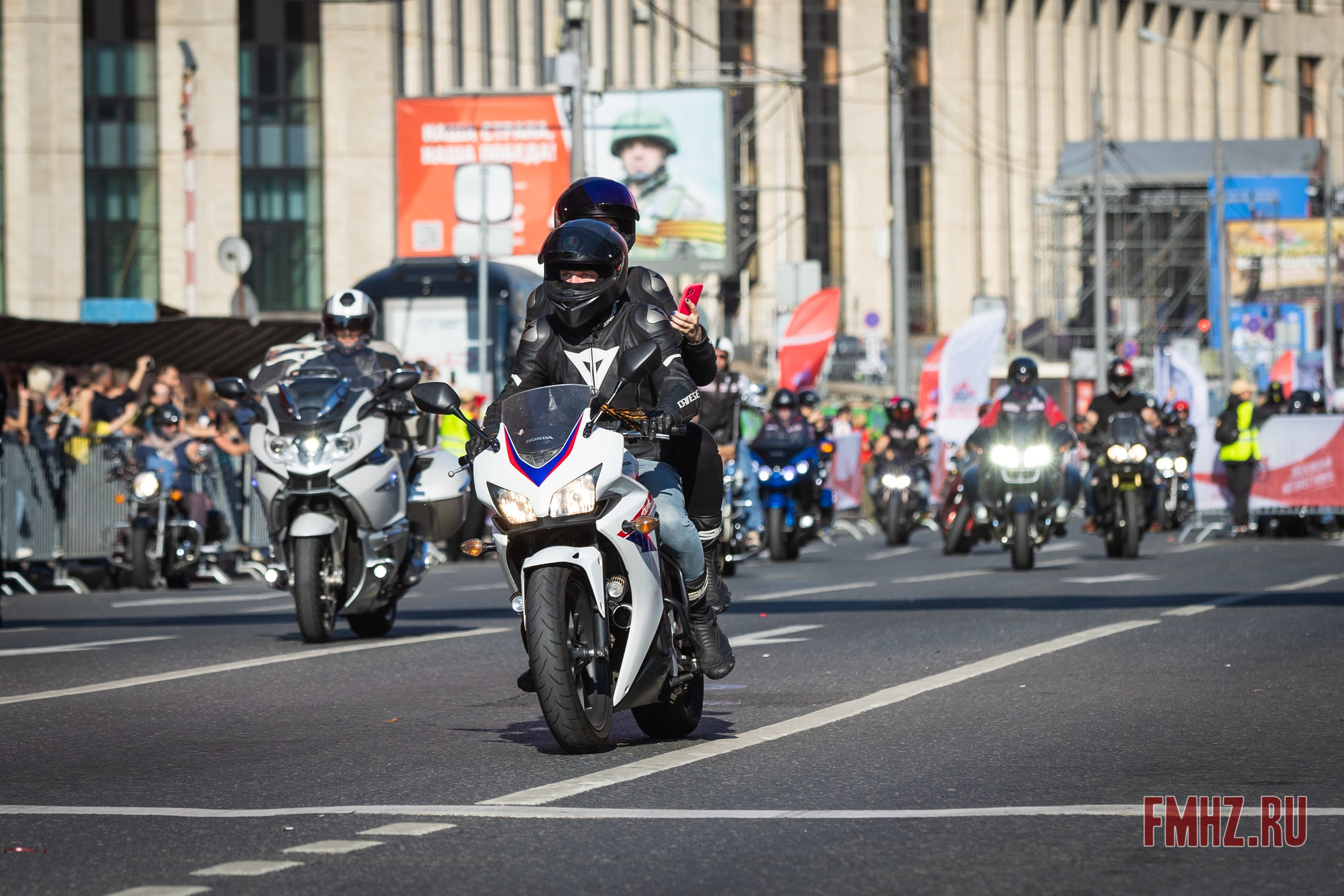 Закрытие Мотосезона 2023 на проспекте Академика Сахарова. Фотограф Владимир Охрименко