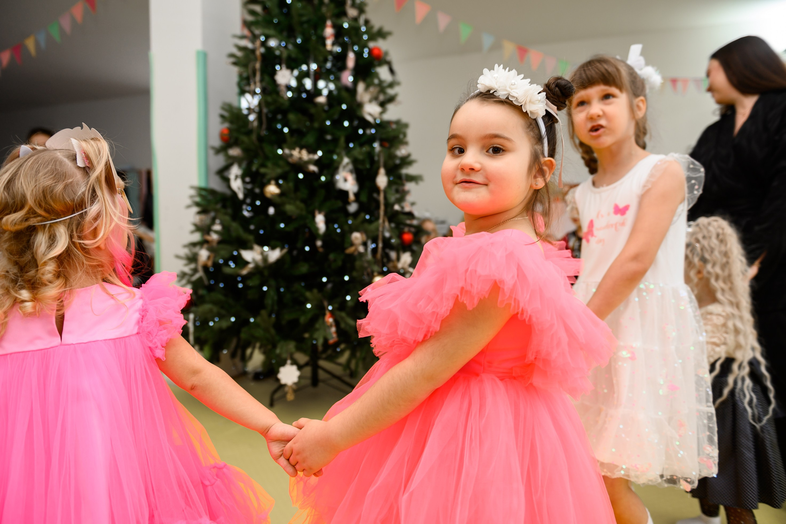 Елка 2025 в детском саду Мишка клуб. Свадебный и семейный фотограф София Невская