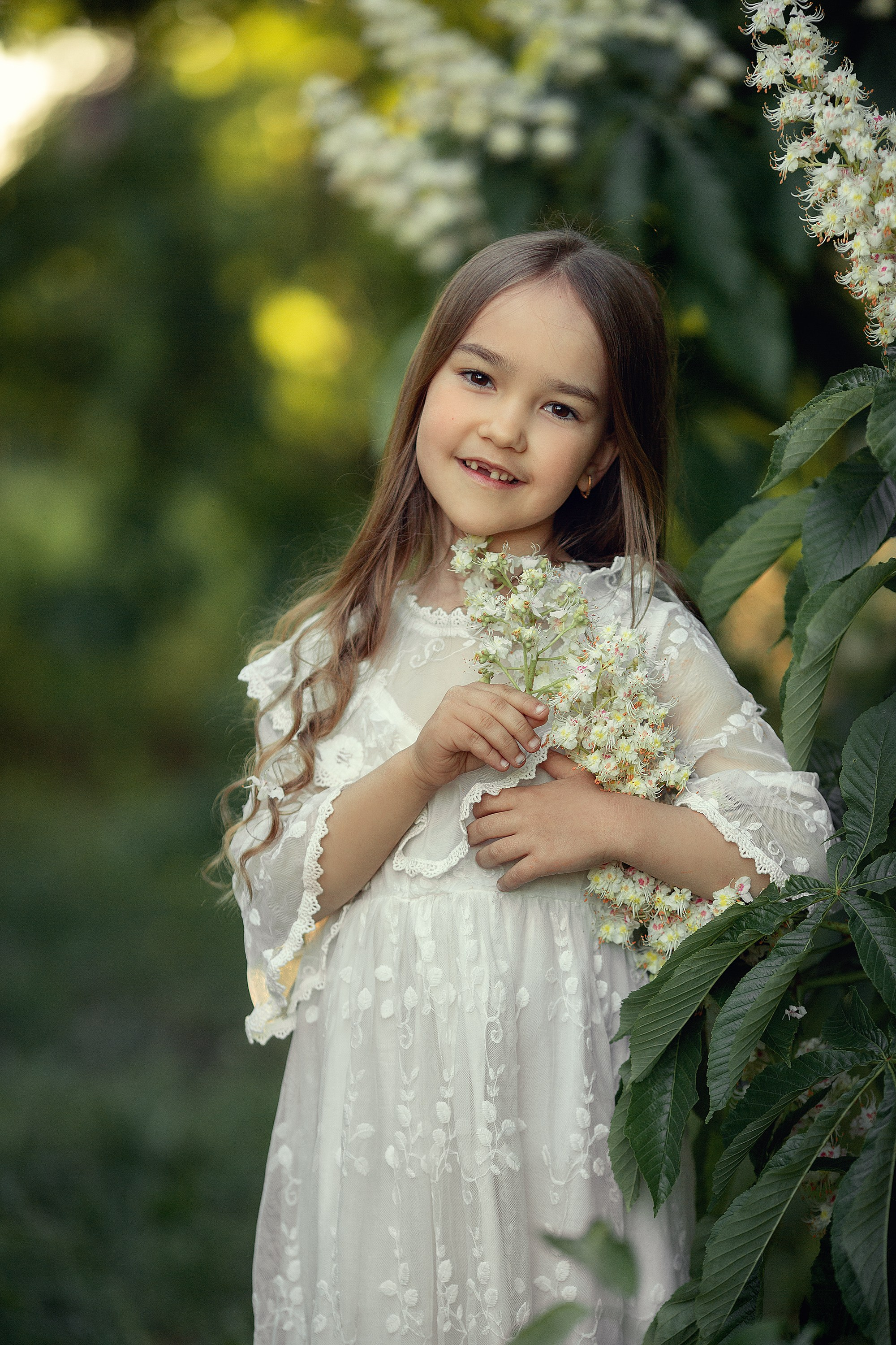 Нежнейшая семейная съемка в белом цветении. Tatyana Nadezhdina Family photographer