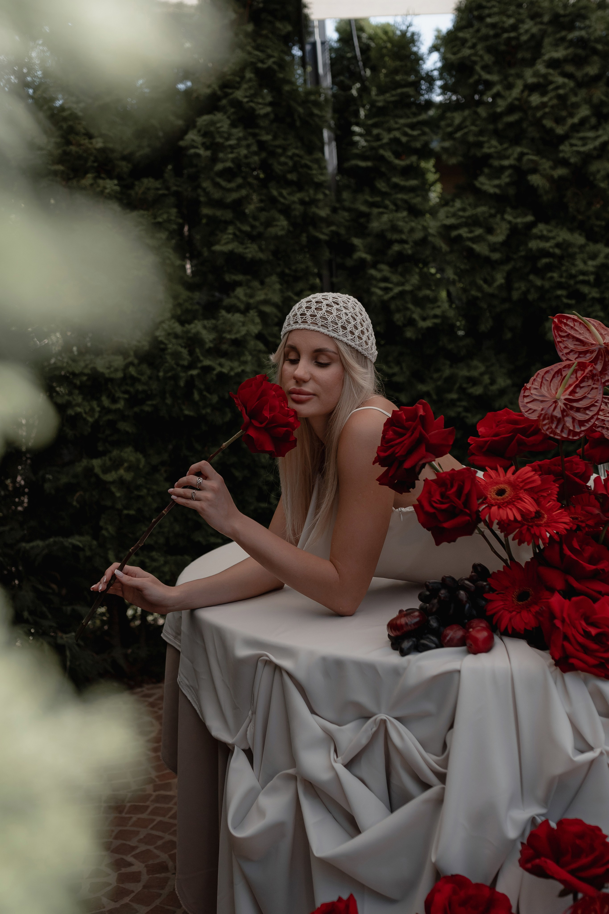 Фотодень с красным декором. Фотограф Трифон Мира