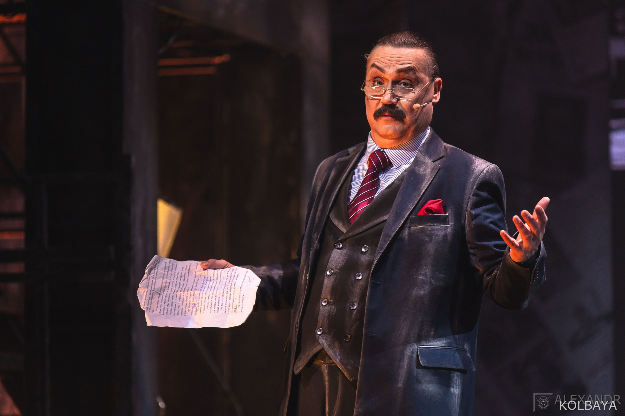 Фотографии со спектакля «Однажды в городе N». Концертный и театральный репортажный фотограф в Москве Александр Колбая