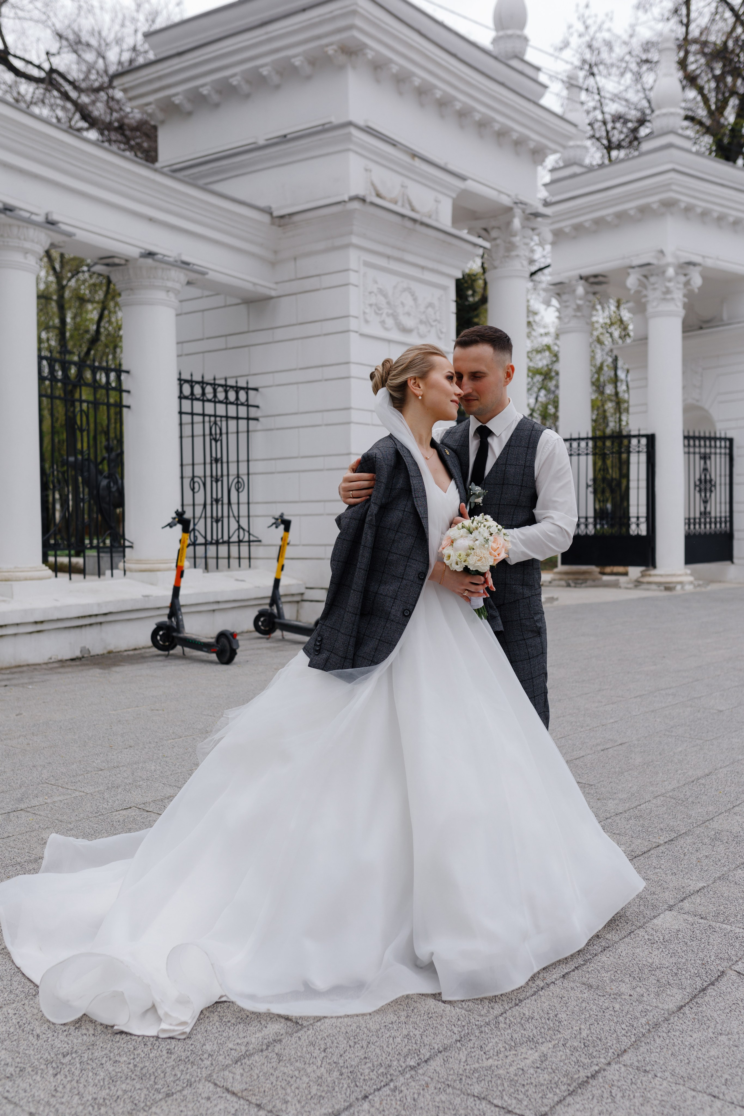 Апрельская история. Главная