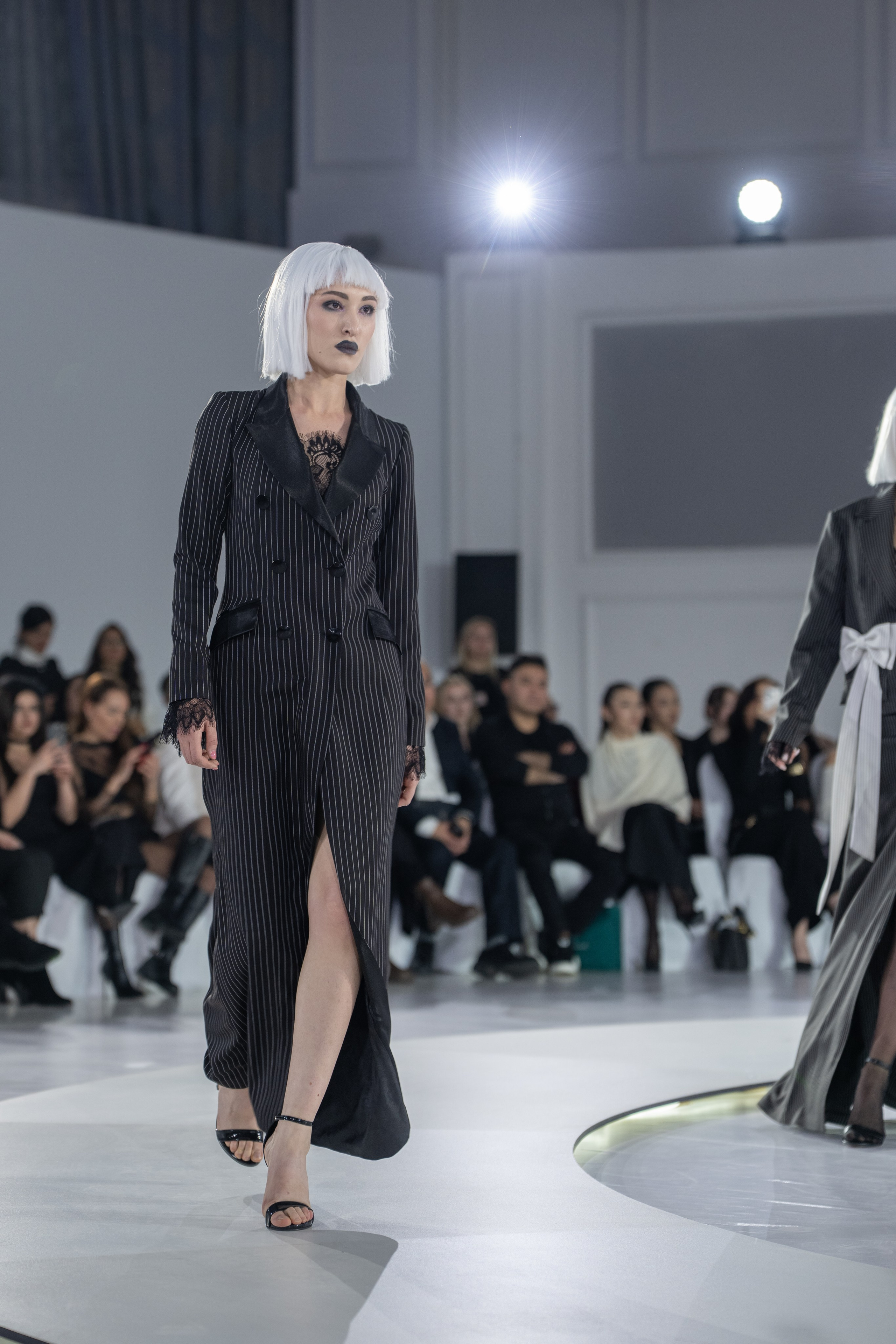 Дизайнер Umed Kuchkaliev. Сайт Алматинского НЮ АРТ, будуар и фэшн фотографа Дениса Карпенко