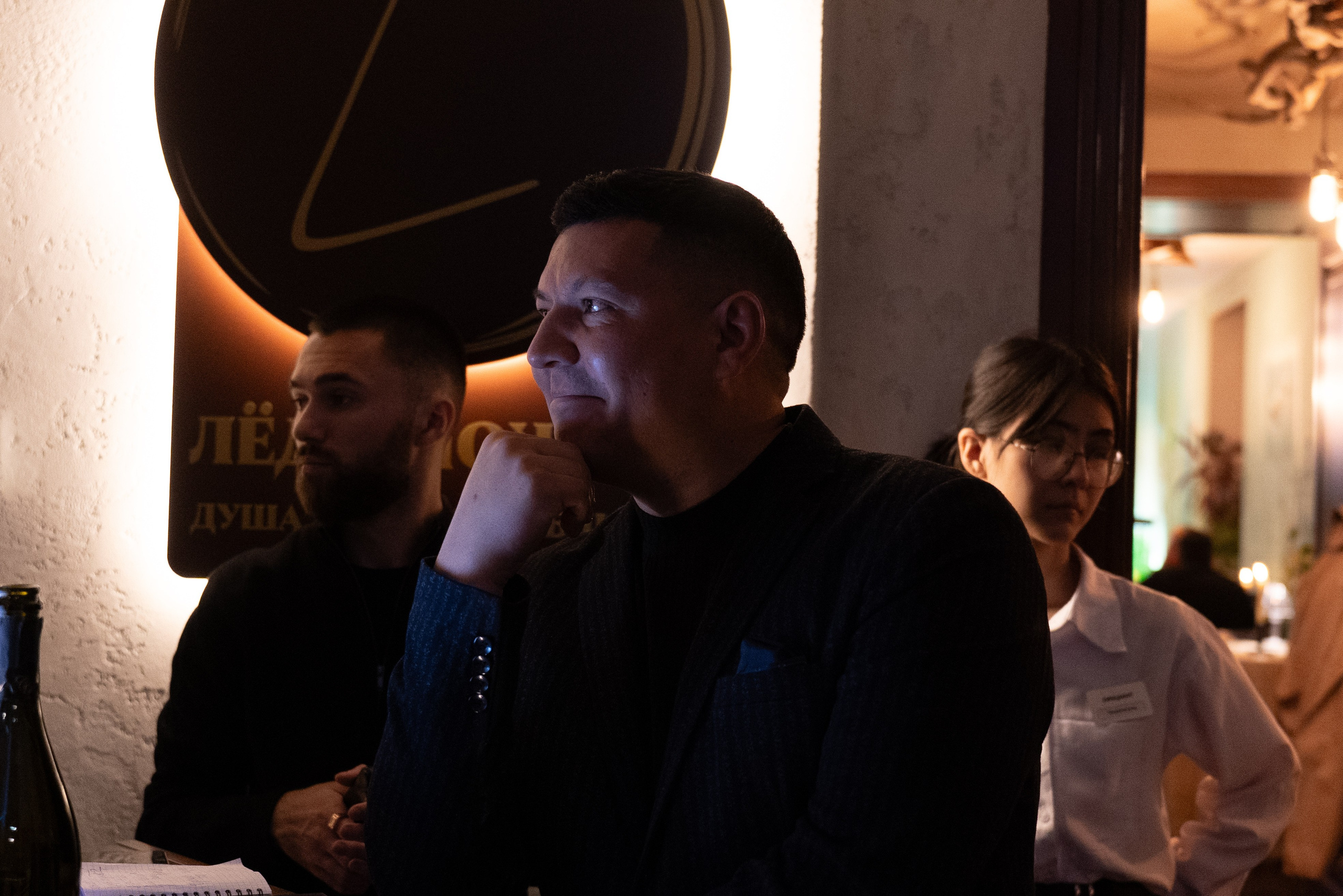 Лед и ложка. Для тех, кто не ждёт удачи, а создаёт её. Каждая фотосессия — это твой момент, твой стиль, твой успех. 📸