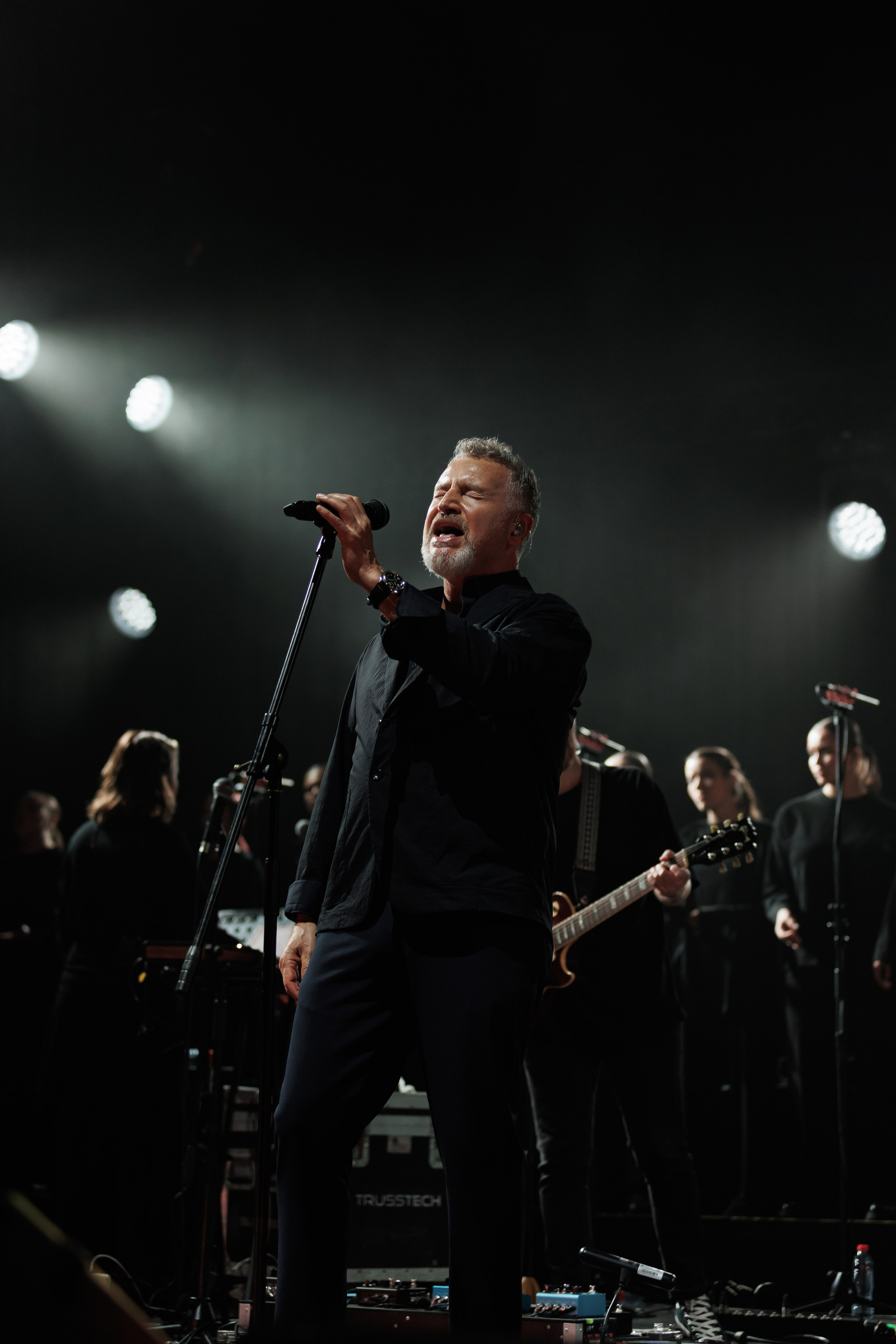 Concert Photography in Dubai — Anton Belyaev Live Performance. Evgen Yatsenko — Photographer in Dubai