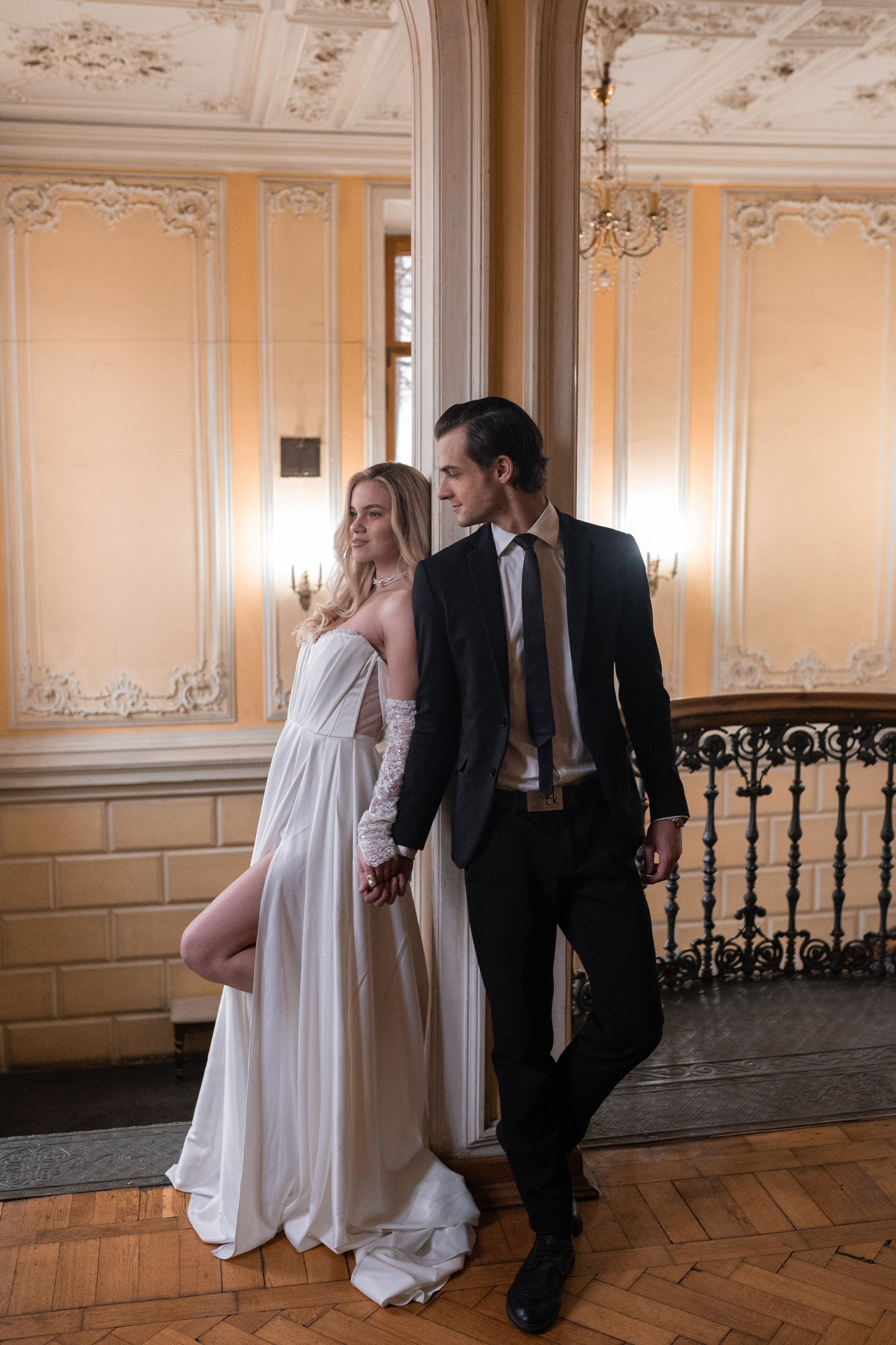 Свадебная фотосессия в Пушкинской библиотеке. Свадебный фотограф в Москве Анна Полушина