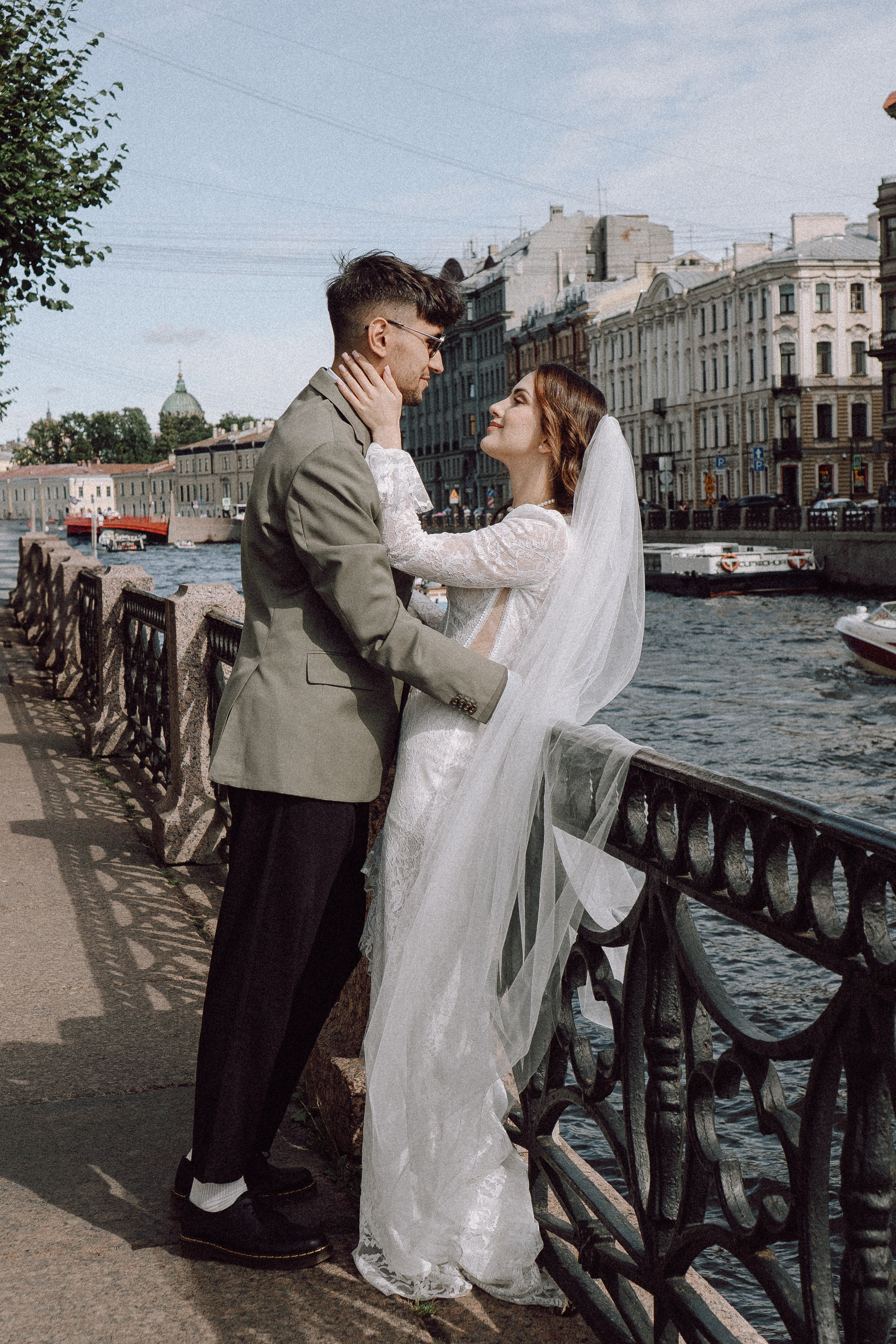 СВАДЕБНАЯ ПРОГУЛКА ВОЗЕ ИСАИКЕВСКОГО СОБОРА АСТОРИИ И ЗАКОНОДАЛЕТНОГО СОБРАНИЯ. Профессиональный фотограф, Санкт-Петербург — Виктория Богомолова