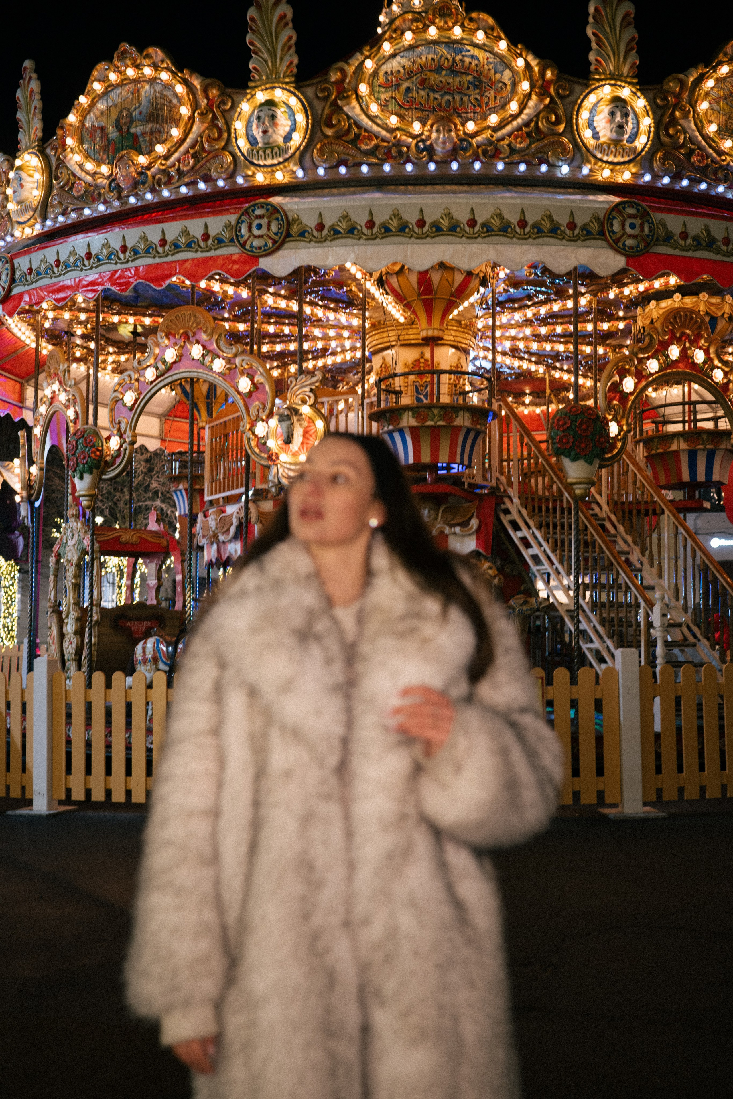 ПРОГУЛКА НА МАНЕЖНОЙ ПЛОЩАДИ ДЛЯ ДЕВУШКИ ПЕРЕД НОВЫМ ГОДОМ (НОВОГОДНЯЯ ФОТОСЕССИИЯ НА МАНЕЖНОЙ ПЛОЩАДИ). Профессиональный фотограф, Санкт-Петербург — Виктория Богомолова