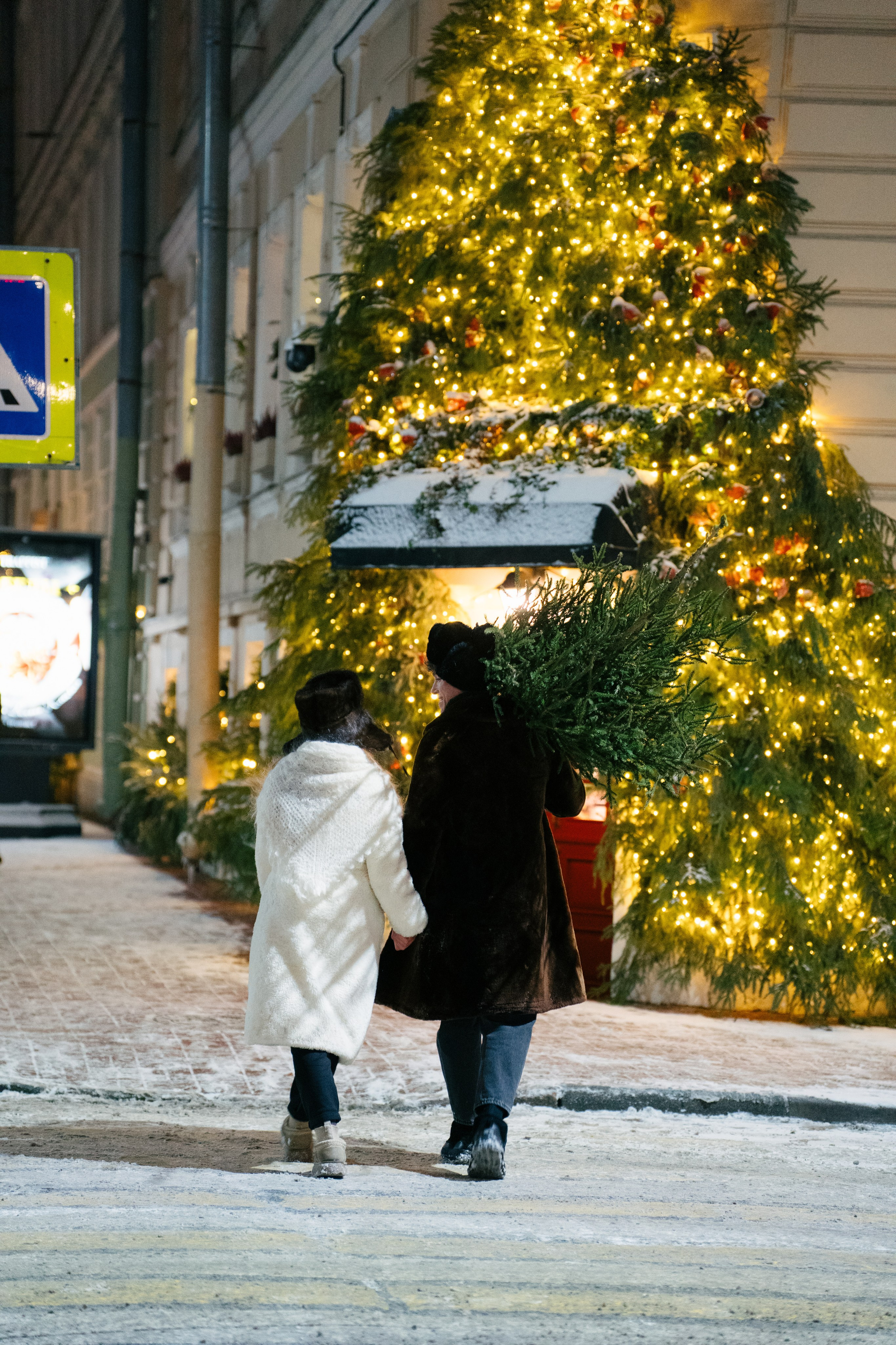 НОВОГОДНЯЯ ПРОГУЛКА ПАРЫ ПО ЧЕРНЫШЕВСКОЙ ПЕРЕД НОВЫМ ГОДОМ. Профессиональный фотограф, Санкт-Петербург — Виктория Богомолова