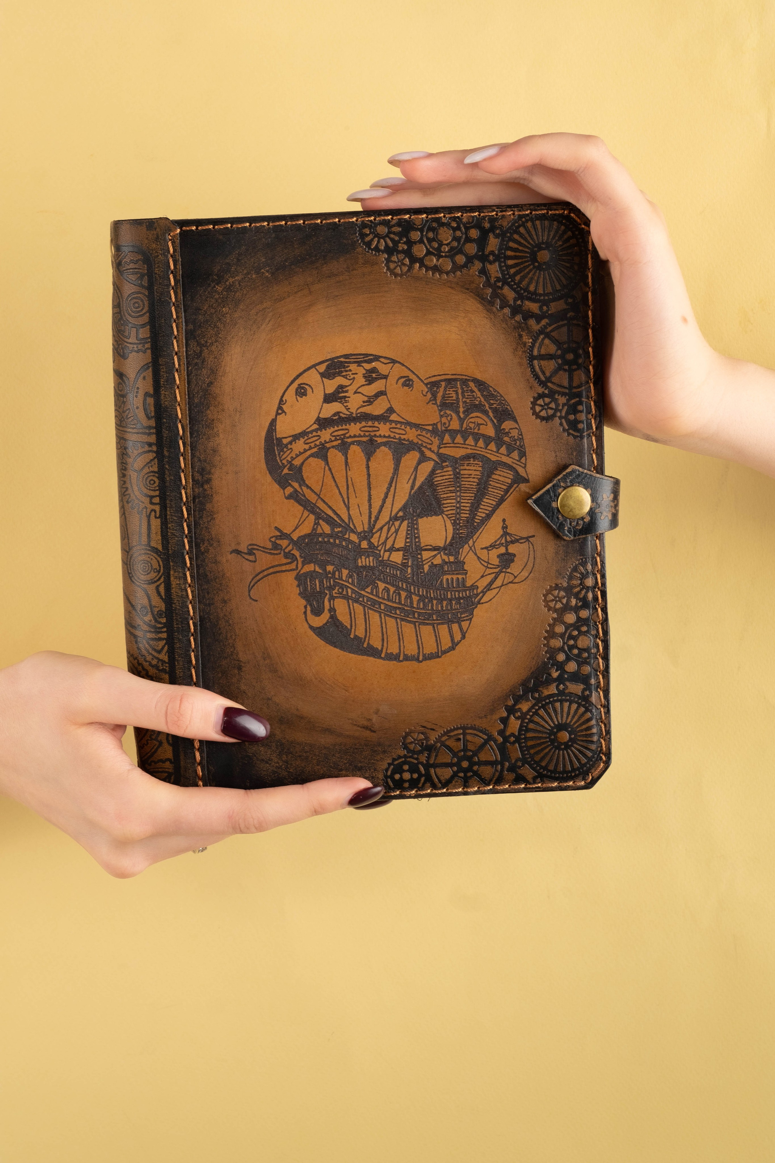 Кожаный блокнот. Иванова Екатерина. Фотограф Омск