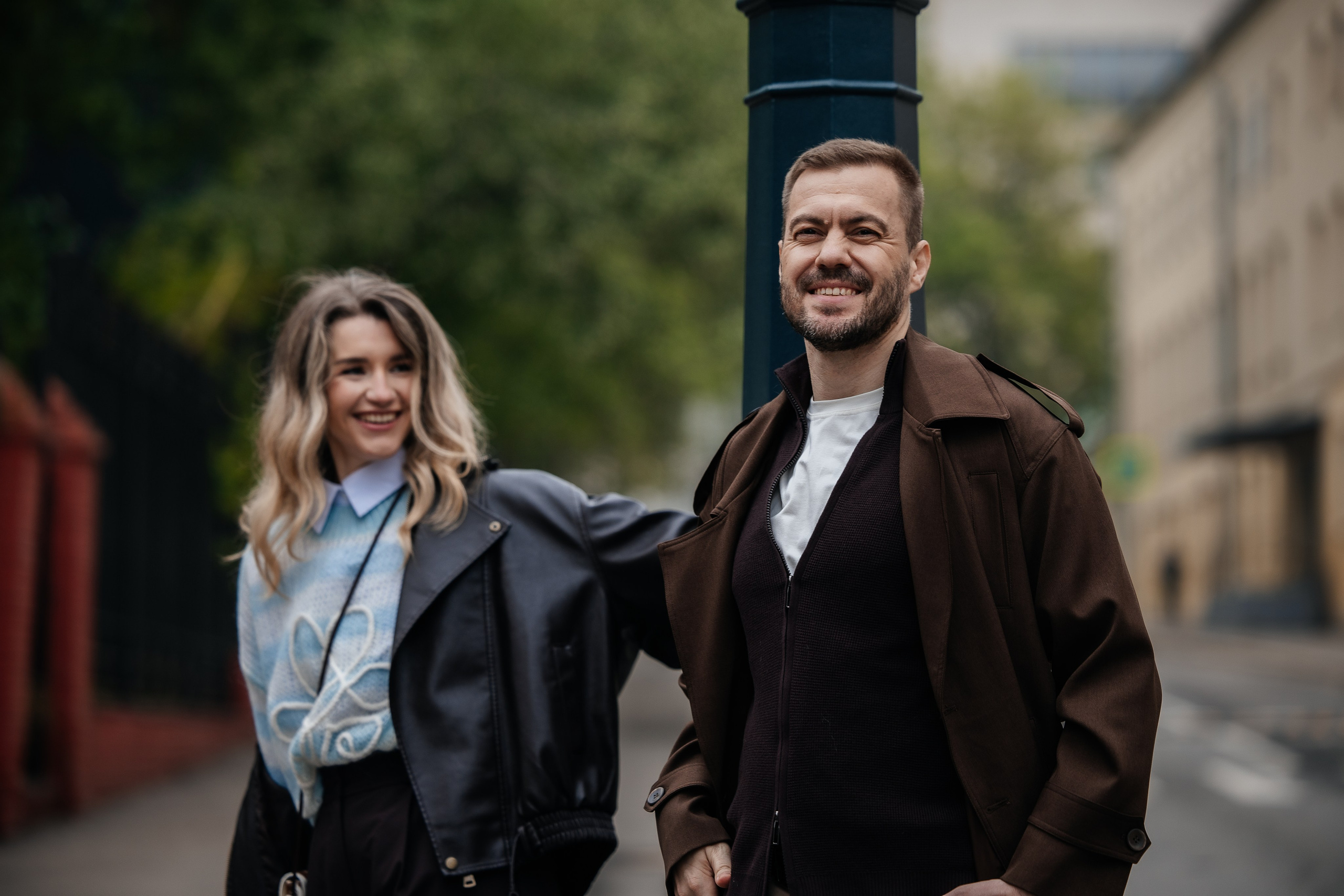 Романтическая прогулка в московском переулке. Свадебный и семейный фотограф в Москве Красинская Мария