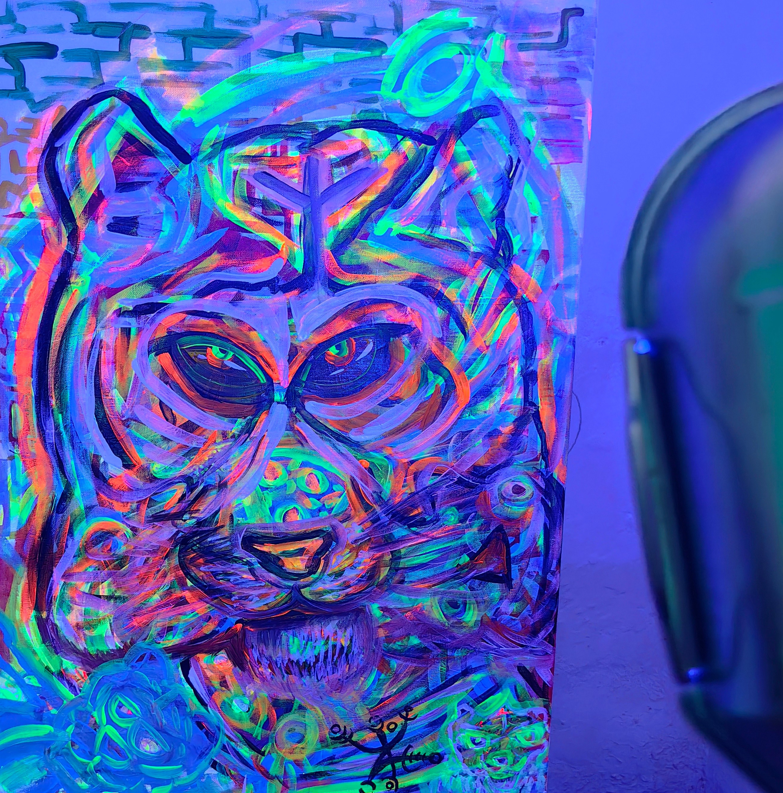 Выставка izteni, купить картину, картина в интерьер, абстракция, флуоресцент, картина с подсветкой, художник, картина в лофт, картина в ресторан, картина в бар, необычные картины, картина акрилом, картина подарок, оригинальный подарок, оригинальная картина, дизайн интерьера картина, izteni, современная живопись, музей картина, подарок на день рождения, подарок на новый год, сюрреализм, смешанная техника, экспериментальная живопись, картина с подсветкой, ультрафиолет картина, современное искусство  