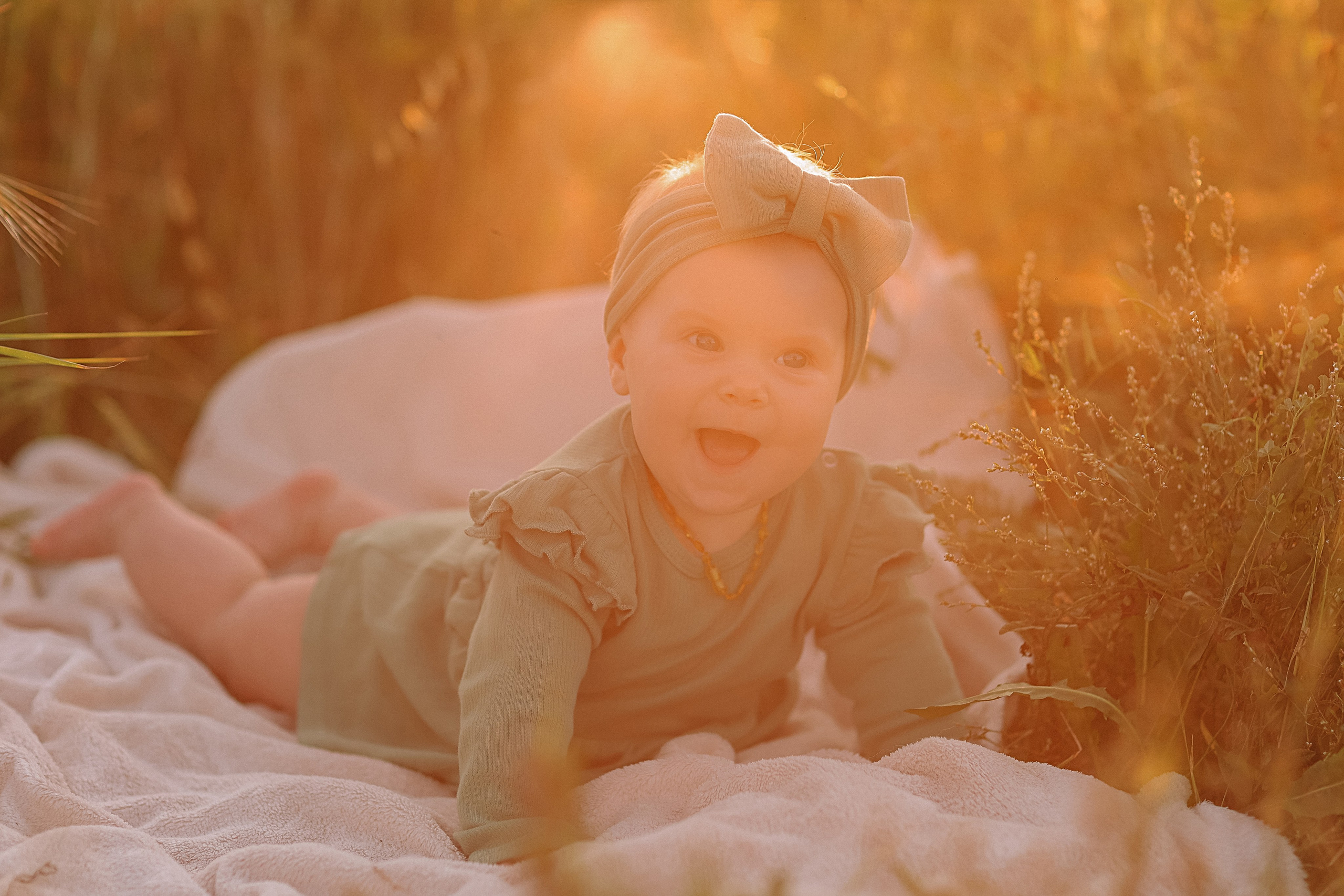 Закатное поле семейная. Семейный фотограф Тюмень, фотограф на роды Салмина Мария
