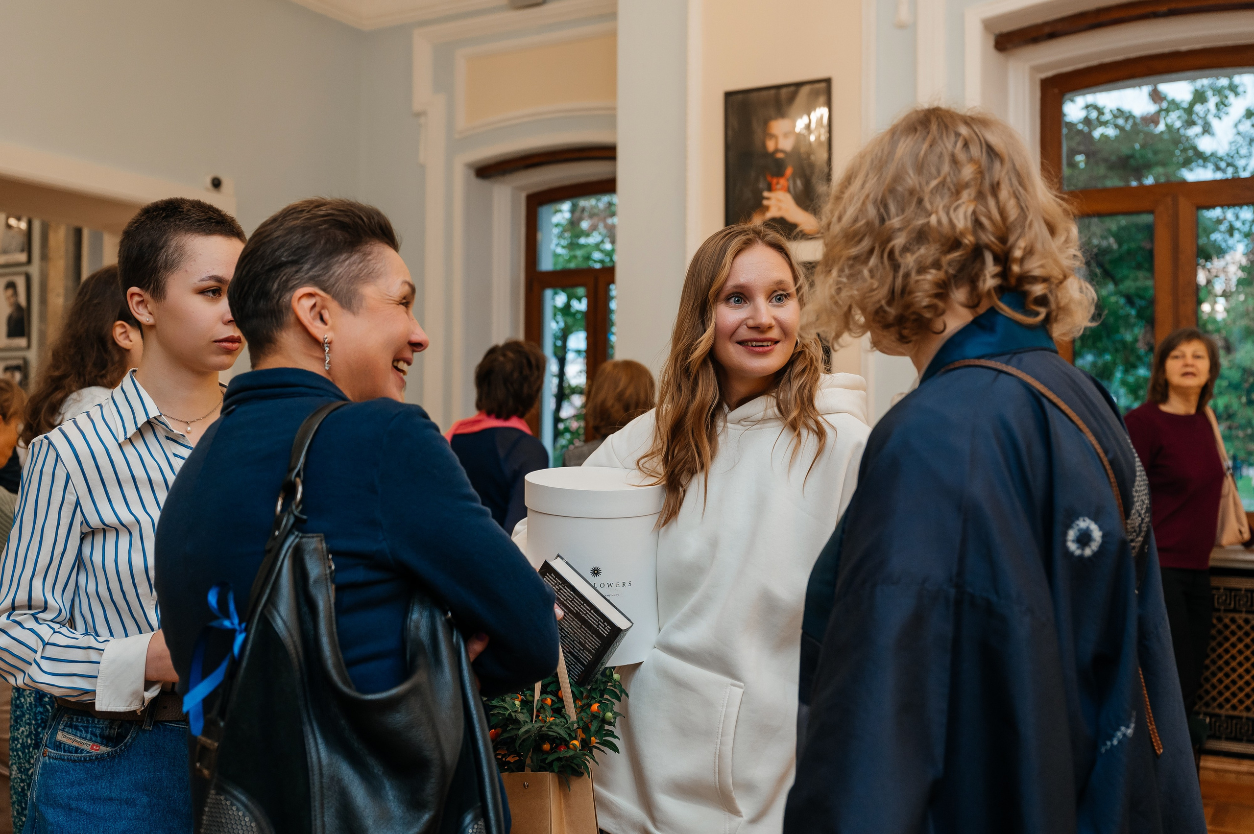 Открытие выставки Кати Васильевой в Молодежном театре. Wedding and family photographer USA