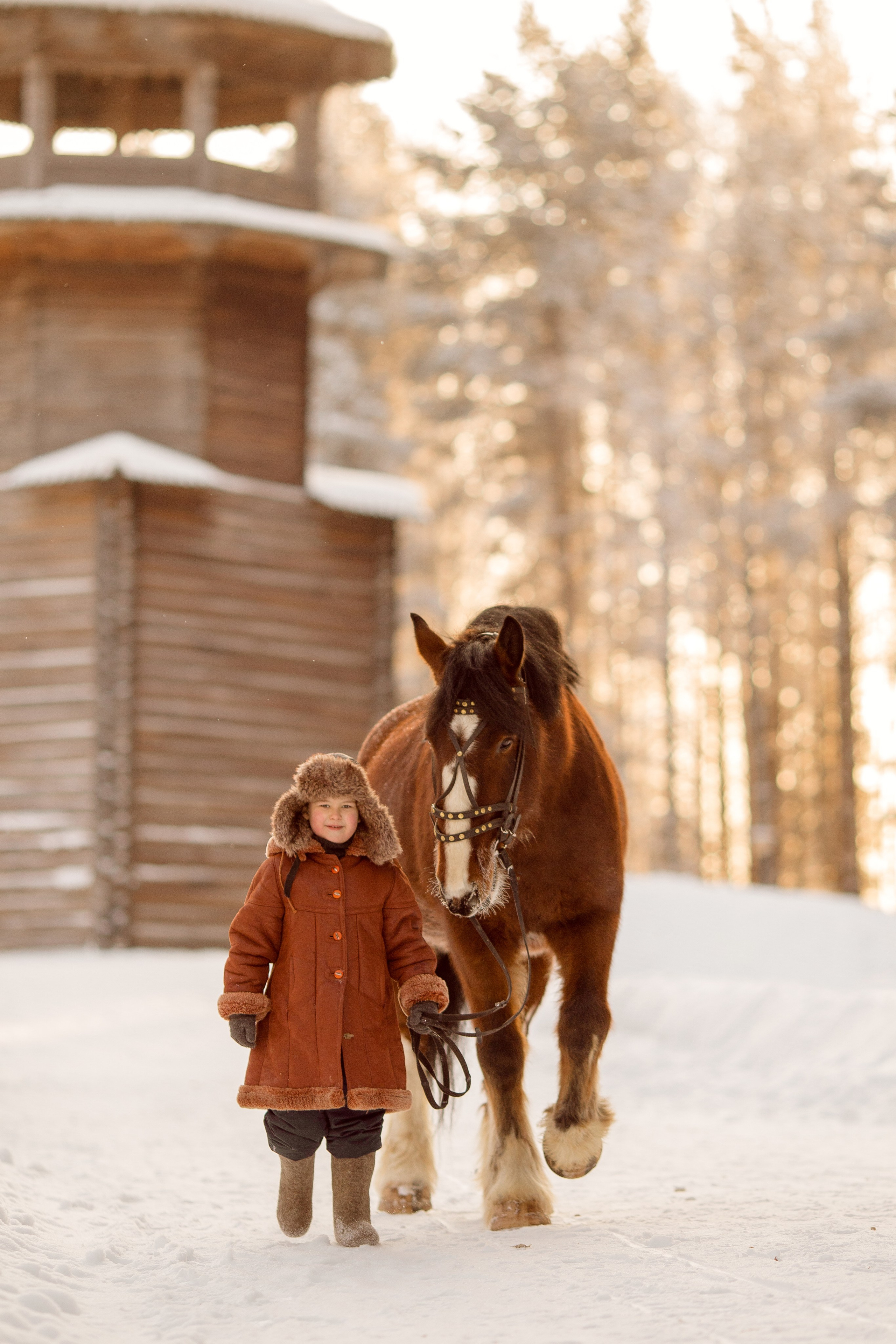 Детская фотосессия с лошадью зимой