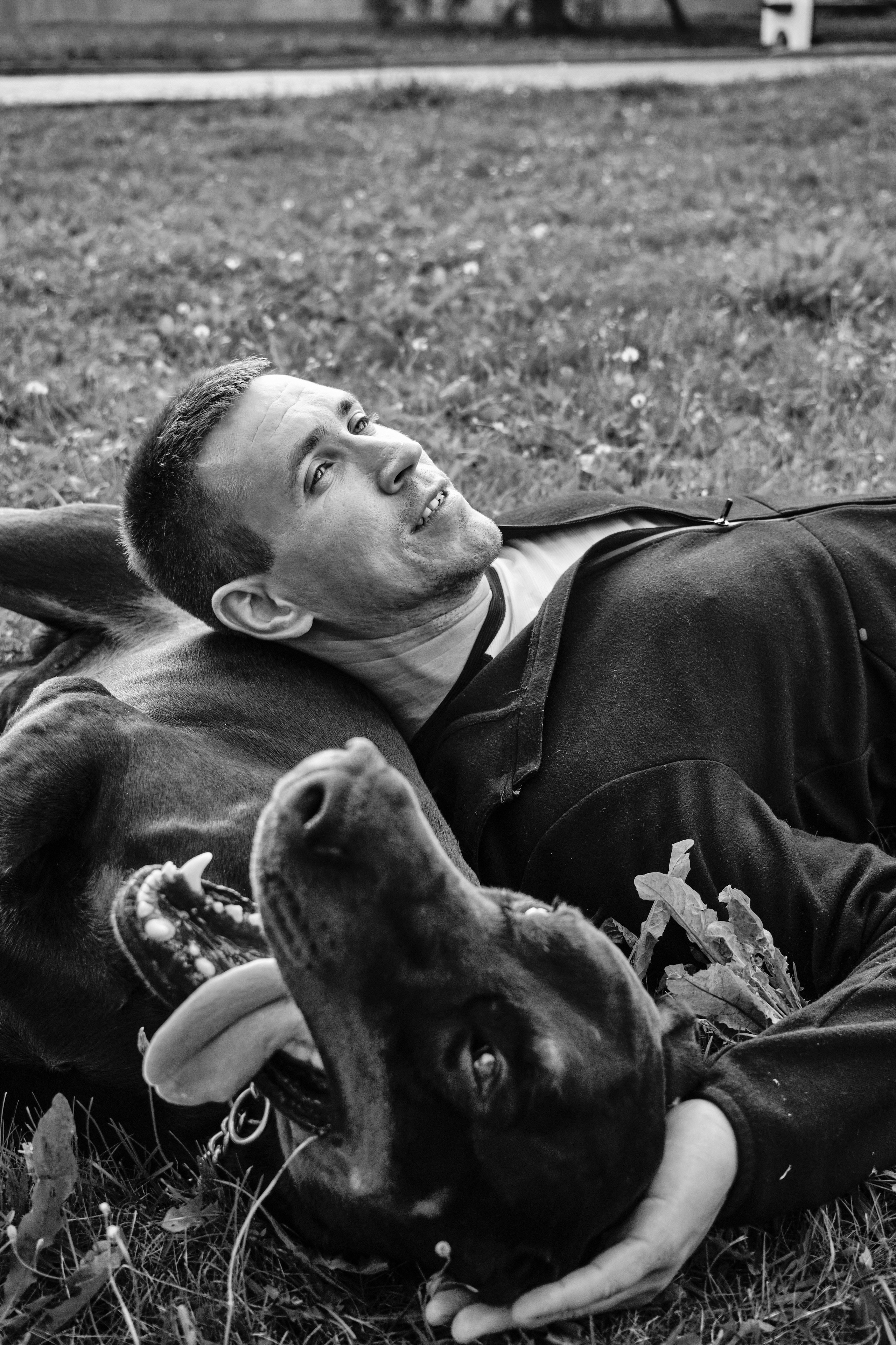 Брутальный мужской портрет с животным черно-белый