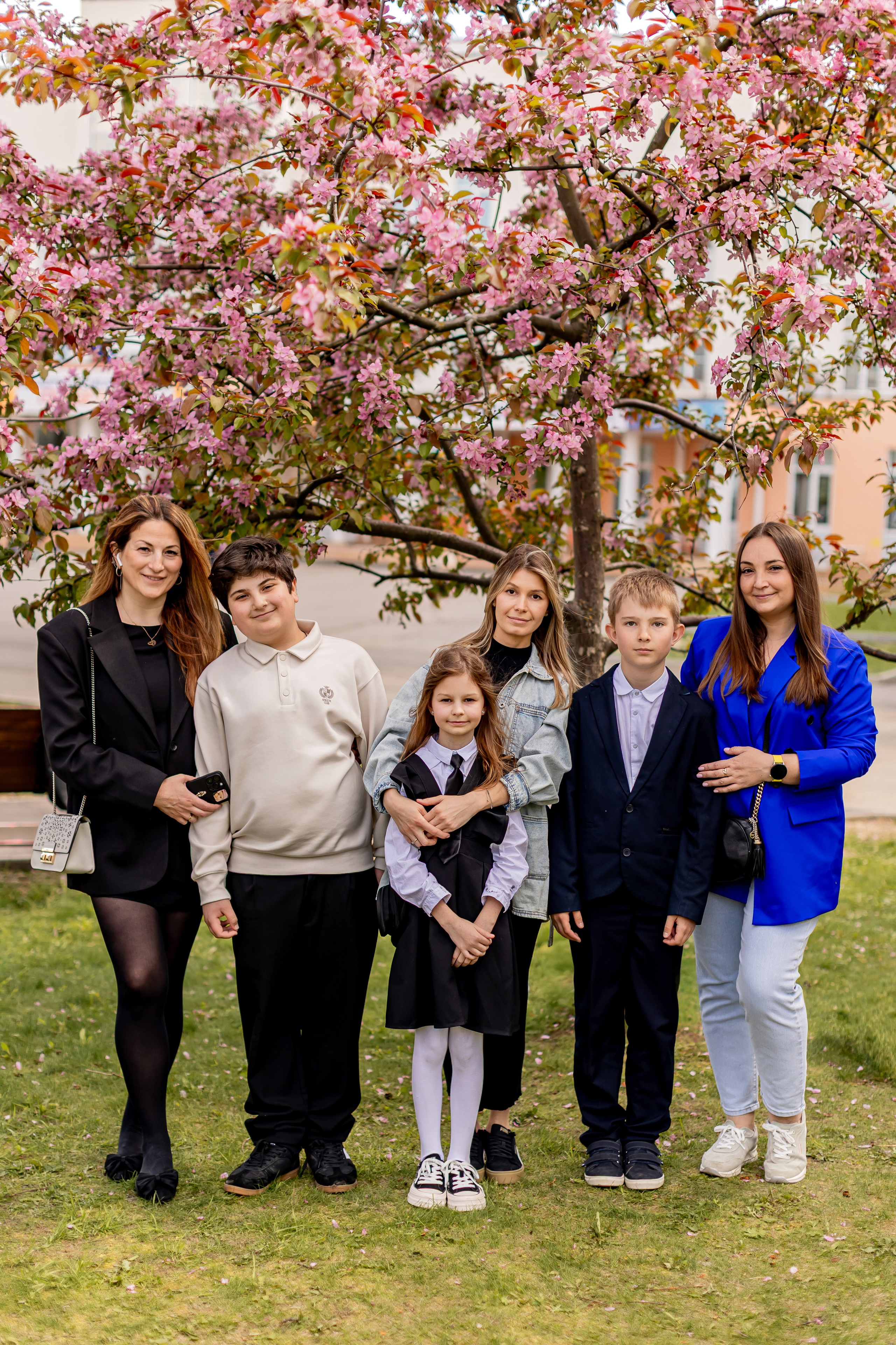 Выпускной в начальной школе на улице. Фотограф и видеограф Москва. Свадебный фотограф, видеограф. Выпускные альбомы. Оживающие альбомы