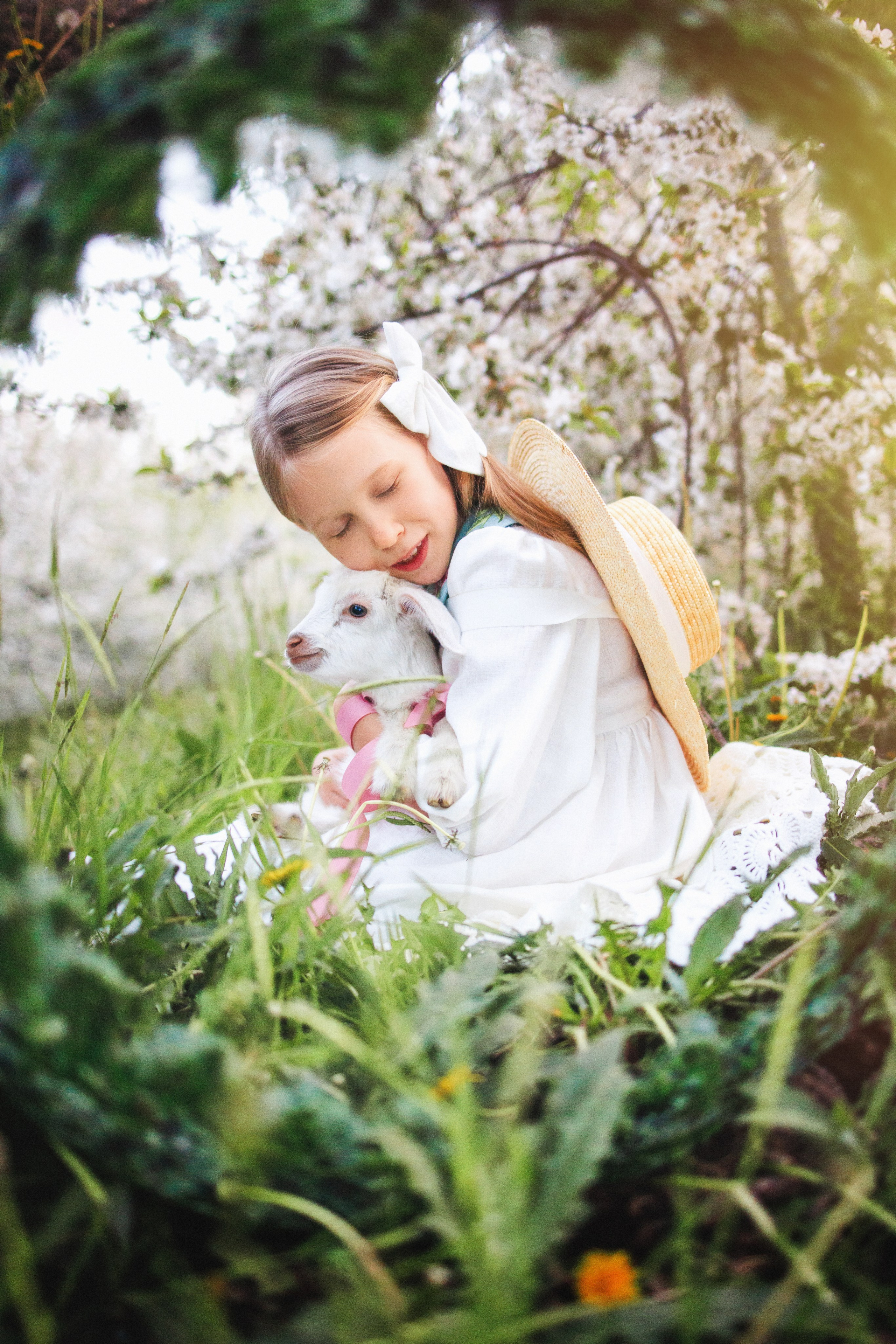 Фотосессия в цветущем саду с козочкой. Семейный и детский фотограф в Краснодаре Анна Трашкова