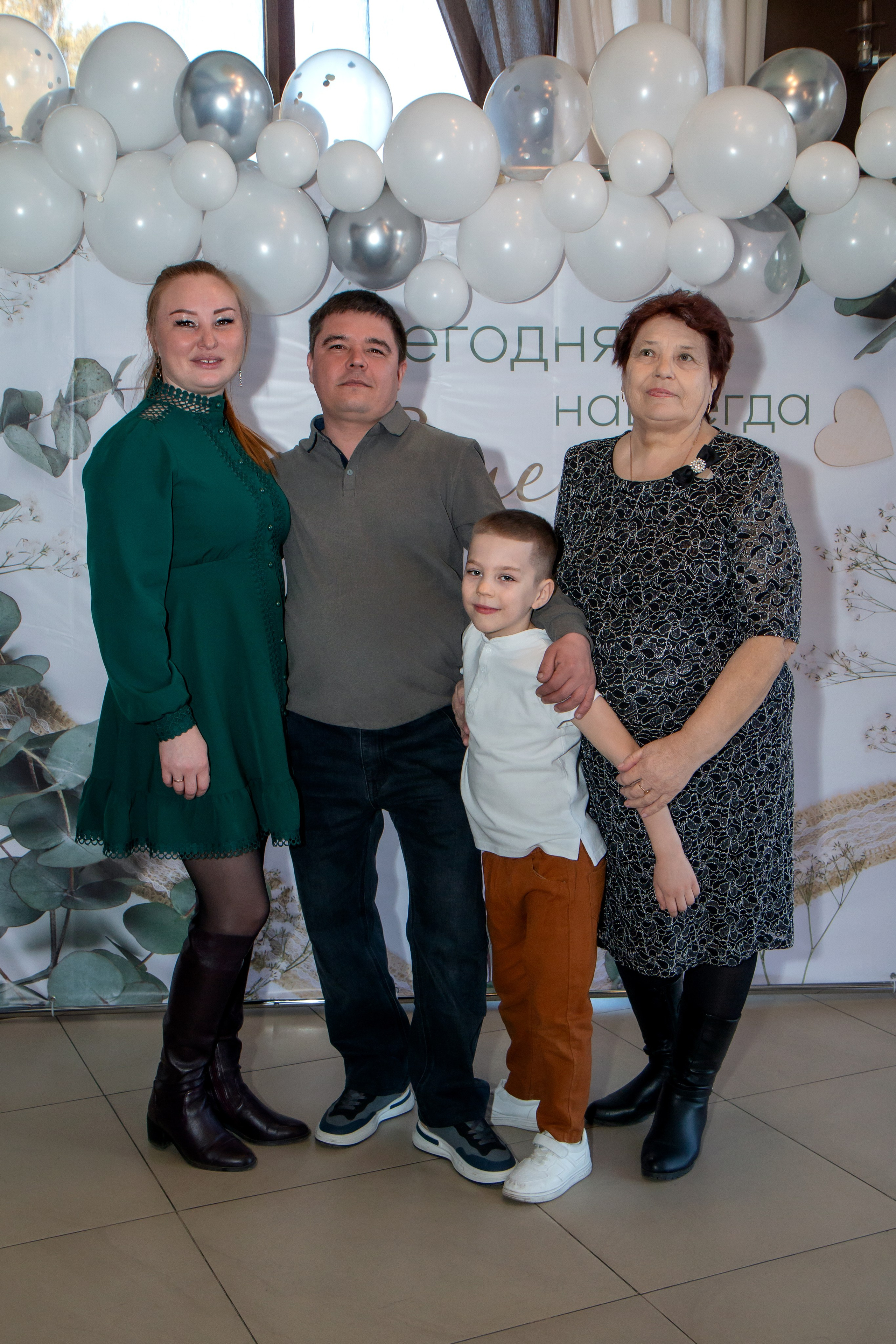 Данил и Елизавета. Банкет. Фотограф в Шелехове, лучшие выпускные альбомы в Шелехове