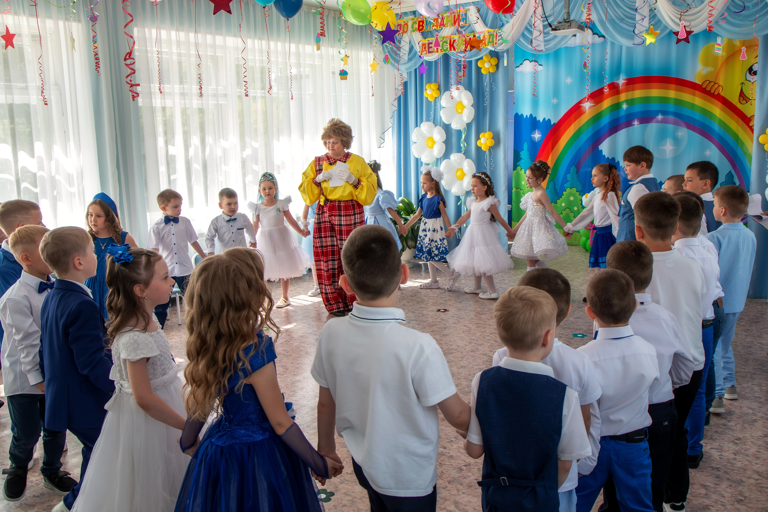 Выпускной вечер. Группа «Вишенка». Фотограф в Шелехове, лучшие выпускные альбомы в Шелехове