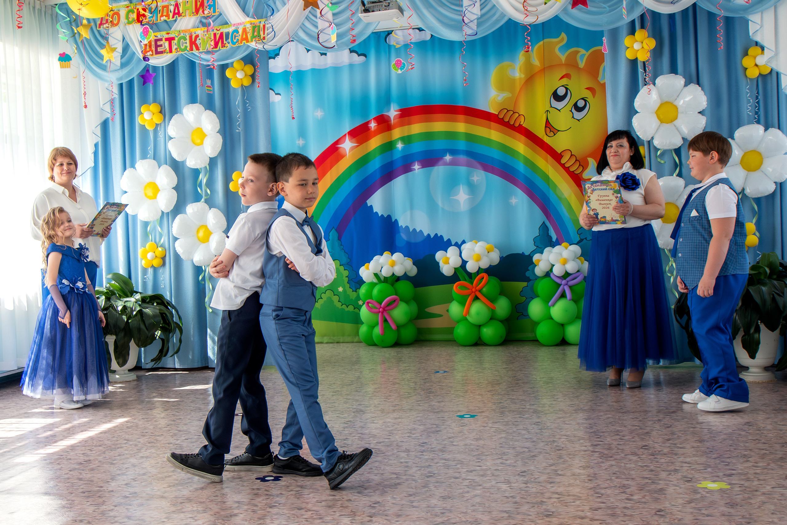 Выпускной вечер. Группа «Вишенка». Фотограф в Шелехове, лучшие выпускные альбомы в Шелехове