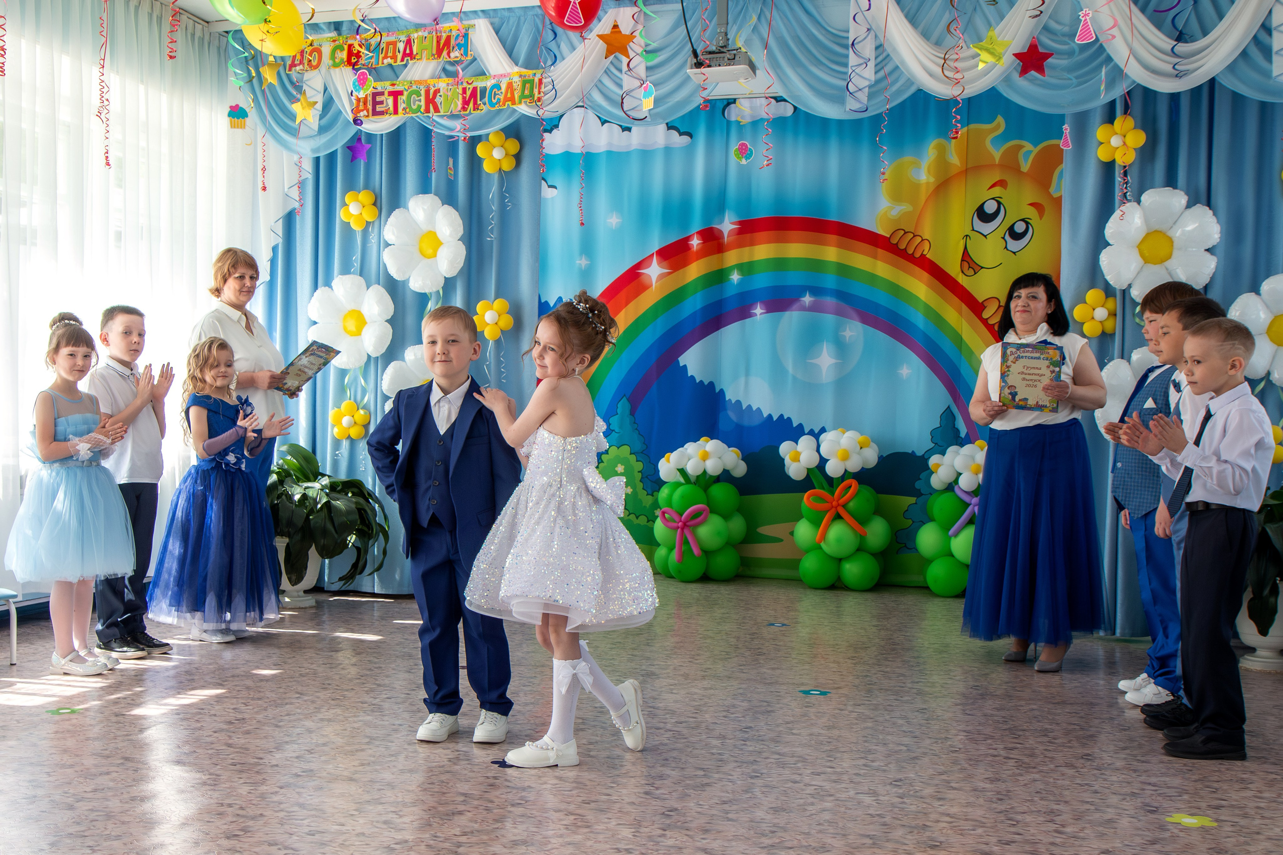 Выпускной вечер. Группа «Вишенка». Фотограф в Шелехове, лучшие выпускные альбомы в Шелехове