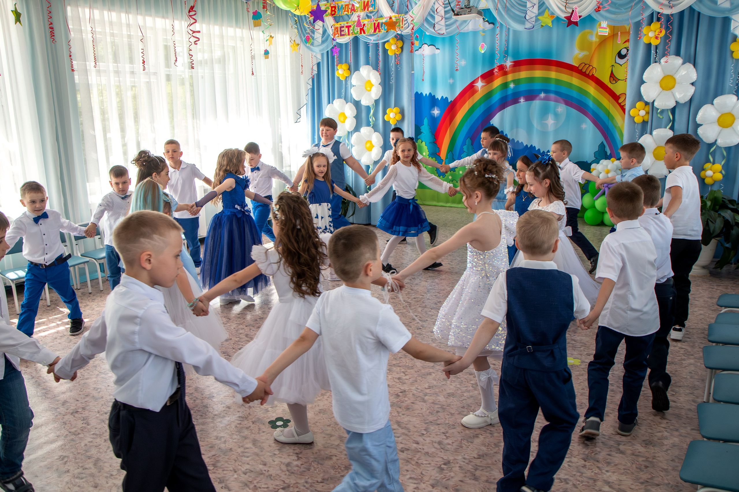 Выпускной вечер. Группа «Вишенка». Фотограф в Шелехове, лучшие выпускные альбомы в Шелехове