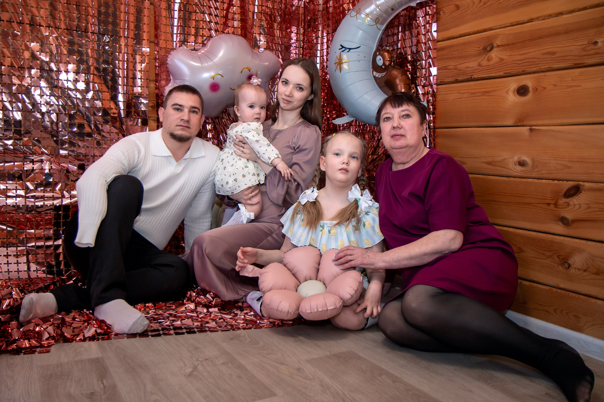 День рождения Агнии. Годовасие. Домашняя съемка. Фотограф в Шелехове, лучшие выпускные альбомы в Шелехове