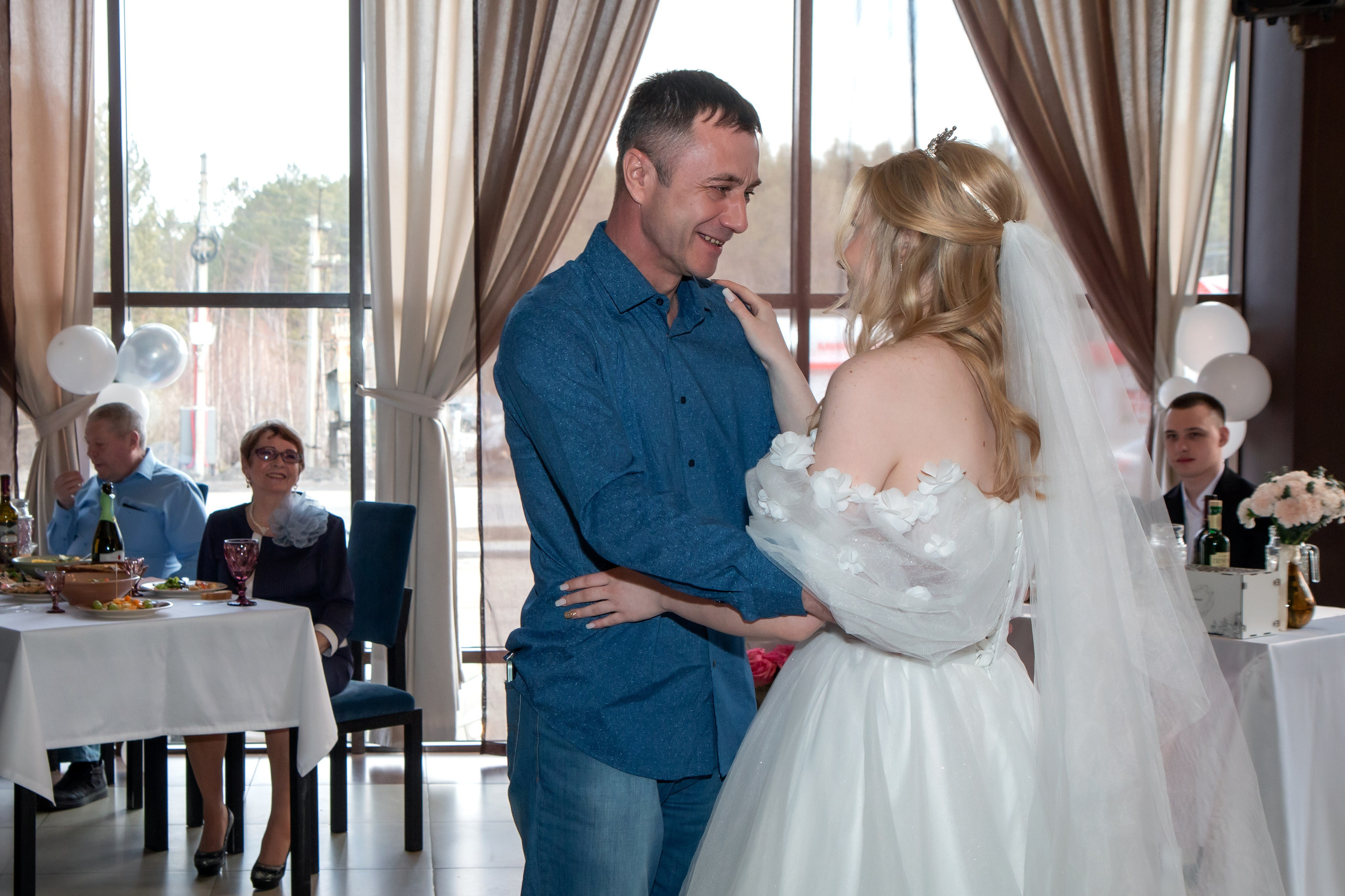Данил и Елизавета. Банкет. Фотограф в Шелехове, лучшие выпускные альбомы в Шелехове