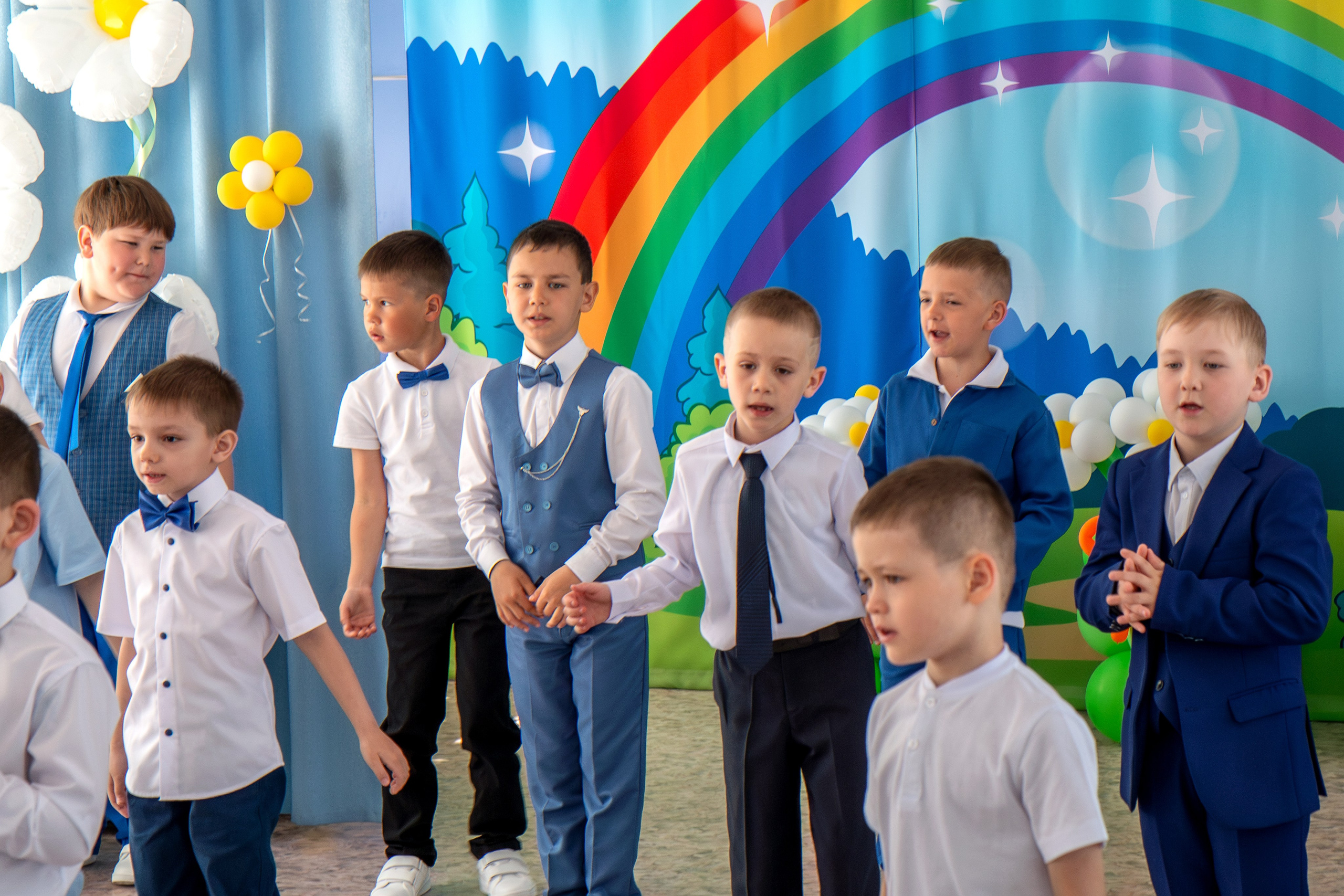 Выпускной вечер. Группа «Вишенка». Фотограф в Шелехове, лучшие выпускные альбомы в Шелехове