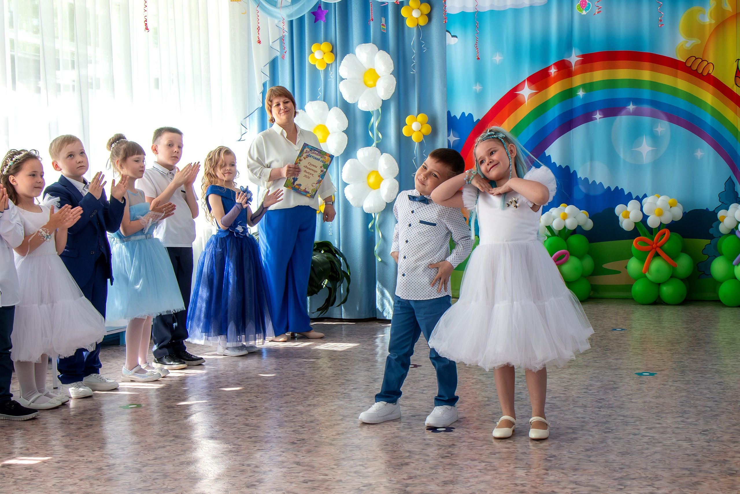 Выпускной вечер. Группа «Вишенка». Фотограф в Шелехове, лучшие выпускные альбомы в Шелехове