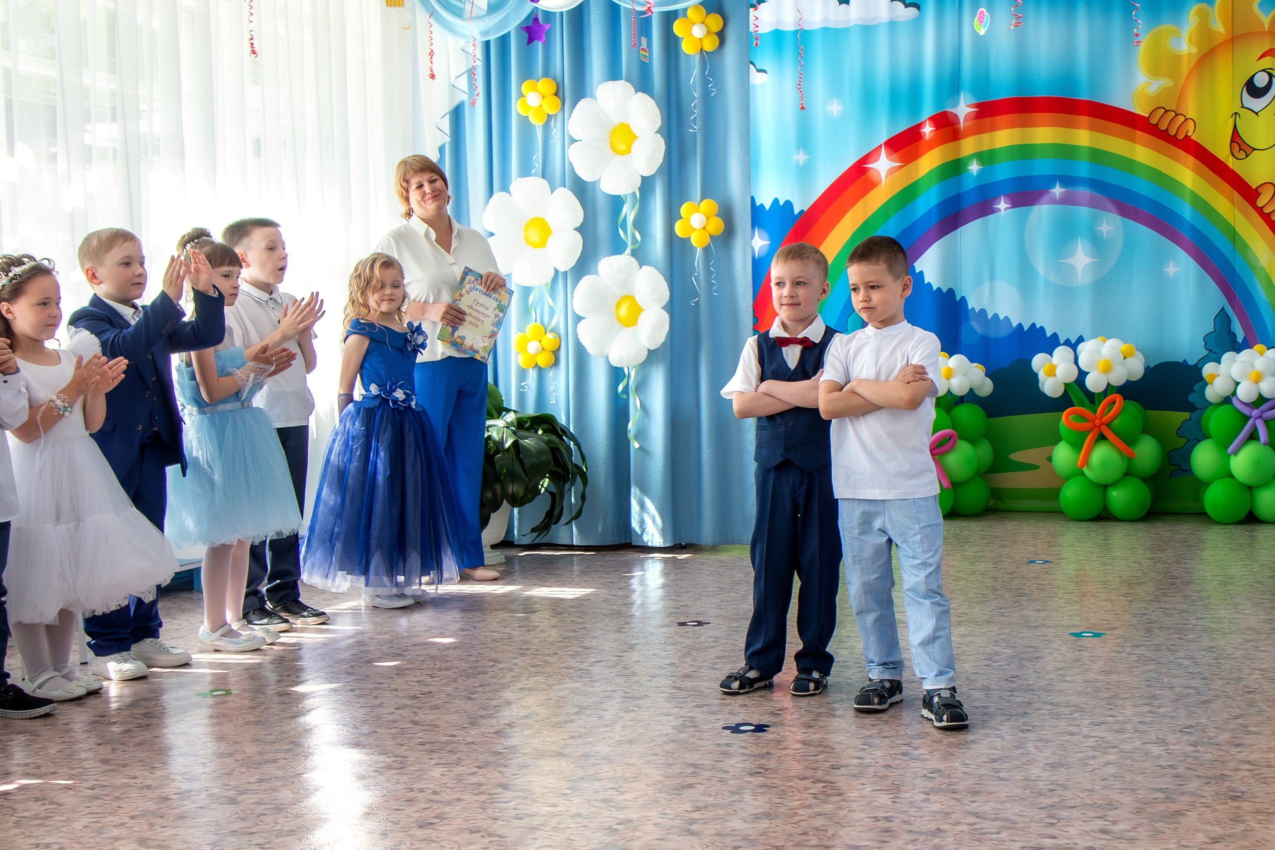 Выпускной вечер. Группа «Вишенка». Фотограф в Шелехове, лучшие выпускные альбомы в Шелехове
