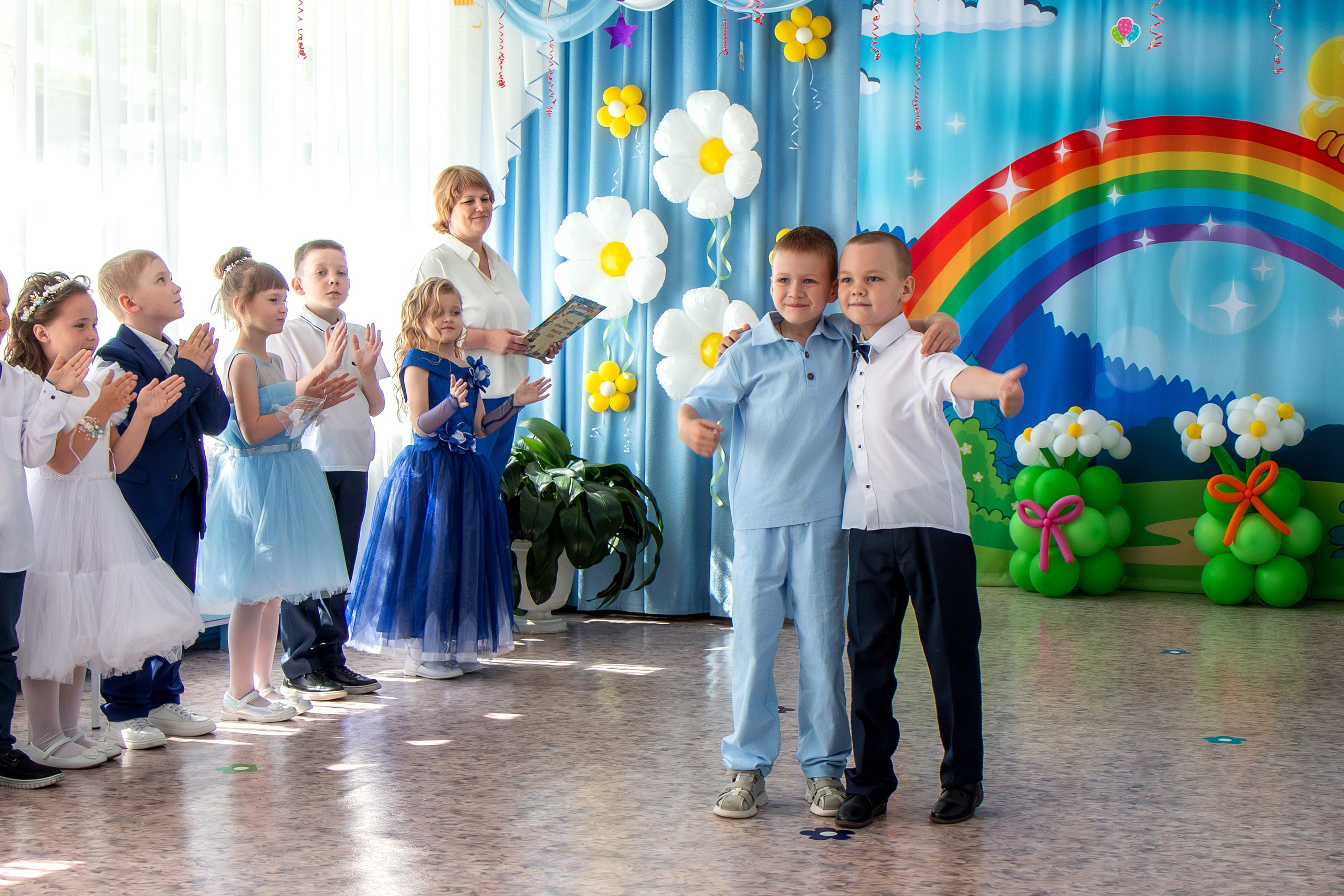 Выпускной вечер. Группа «Вишенка». Фотограф в Шелехове, лучшие выпускные альбомы в Шелехове